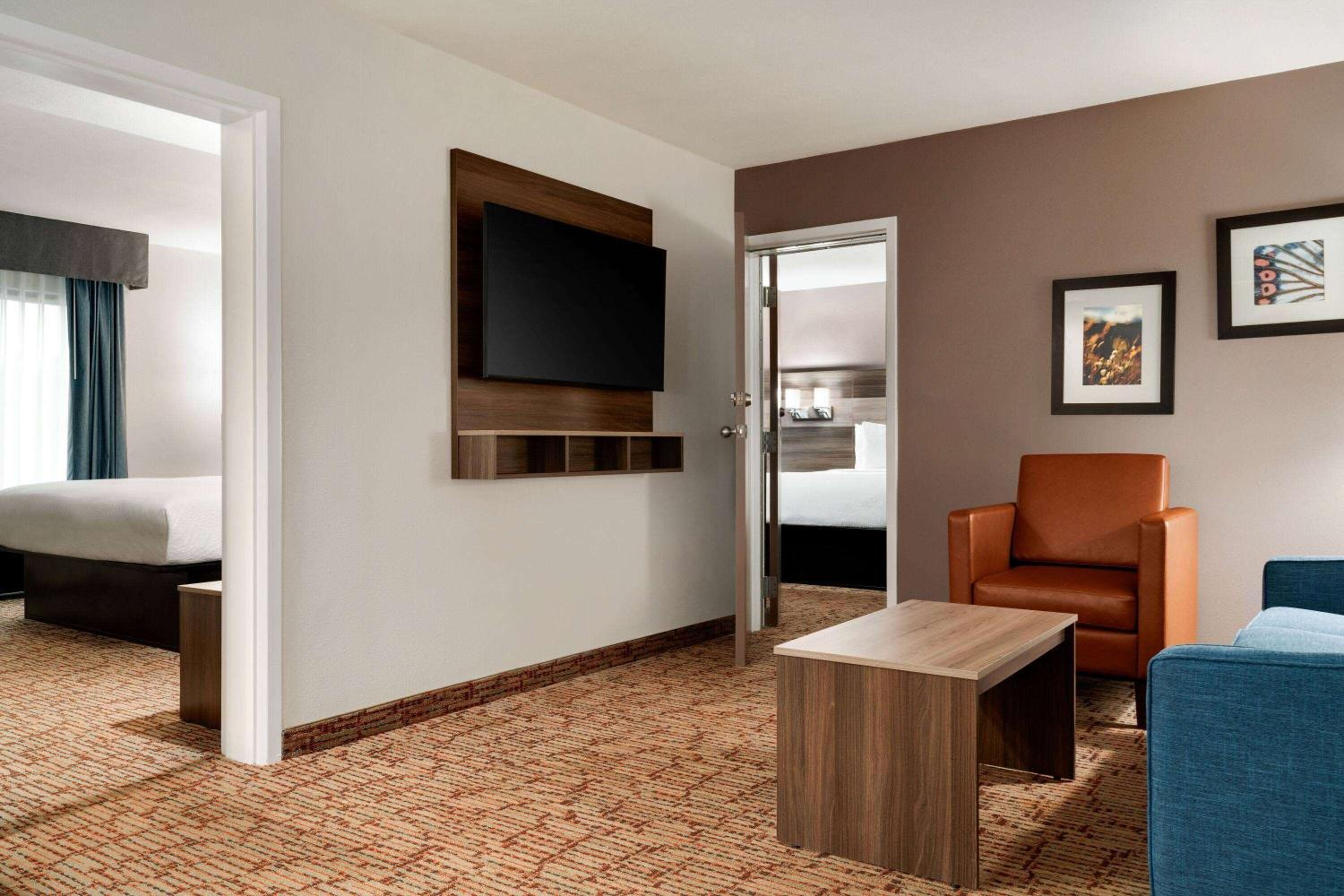 One-Bedroom King Suite - Non-Smoking