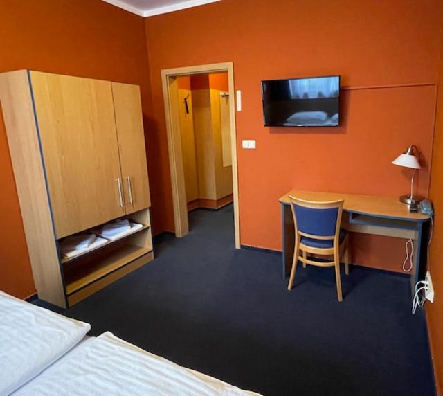 Standard Double or Twin Room - Photo 2
