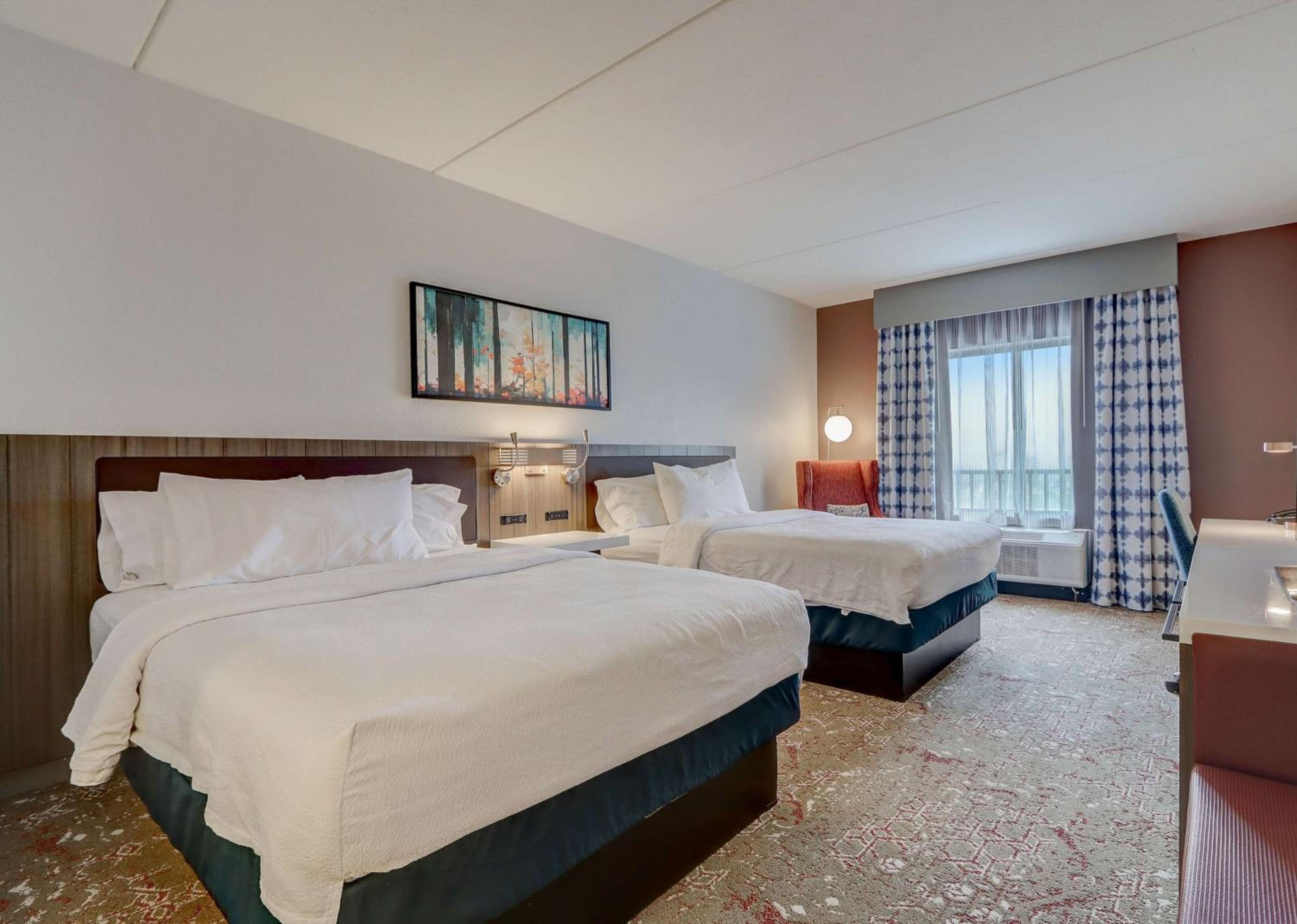 Queen Room with Two Queen Beds - Photo 7