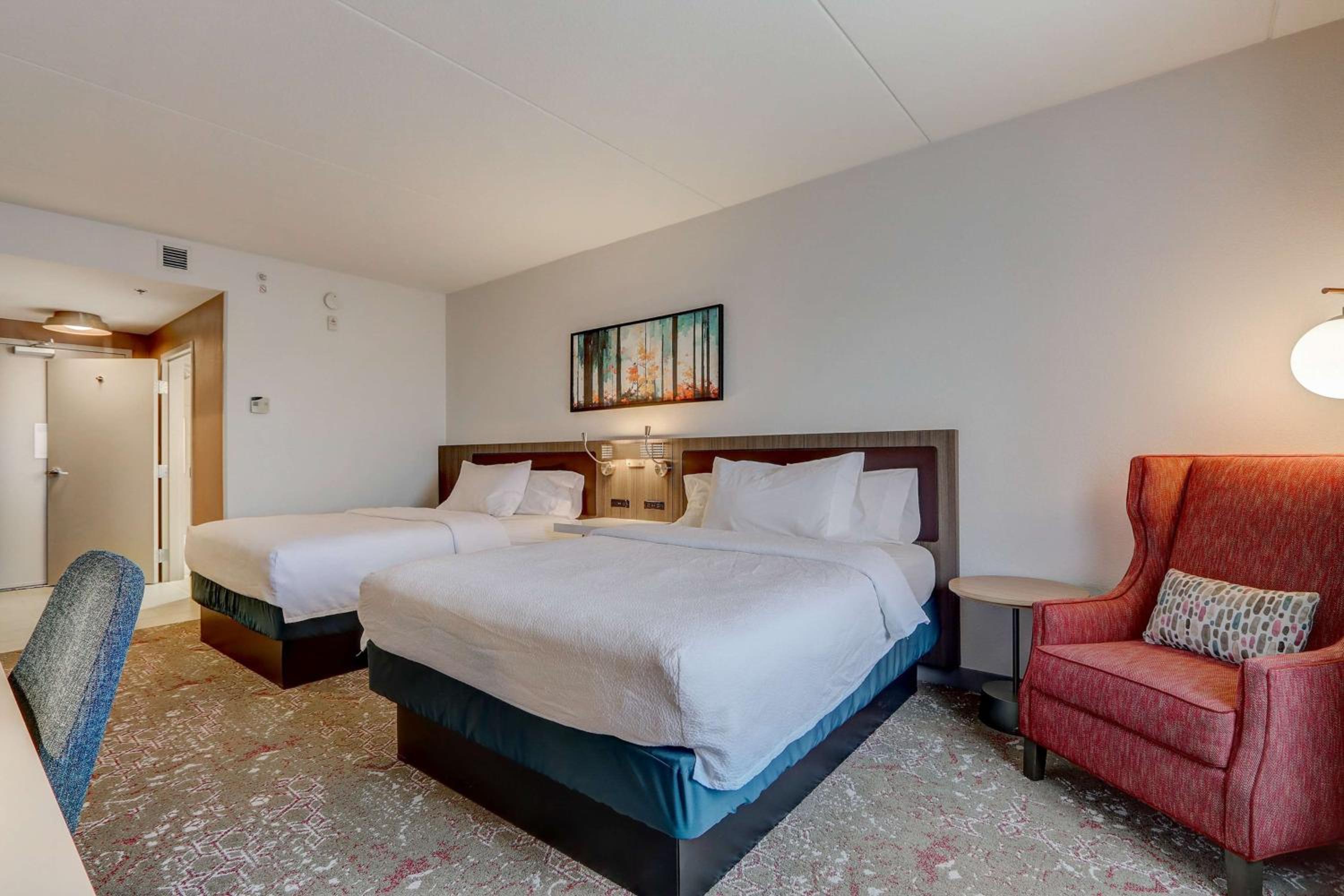Queen Room with Two Queen Beds - Photo 8