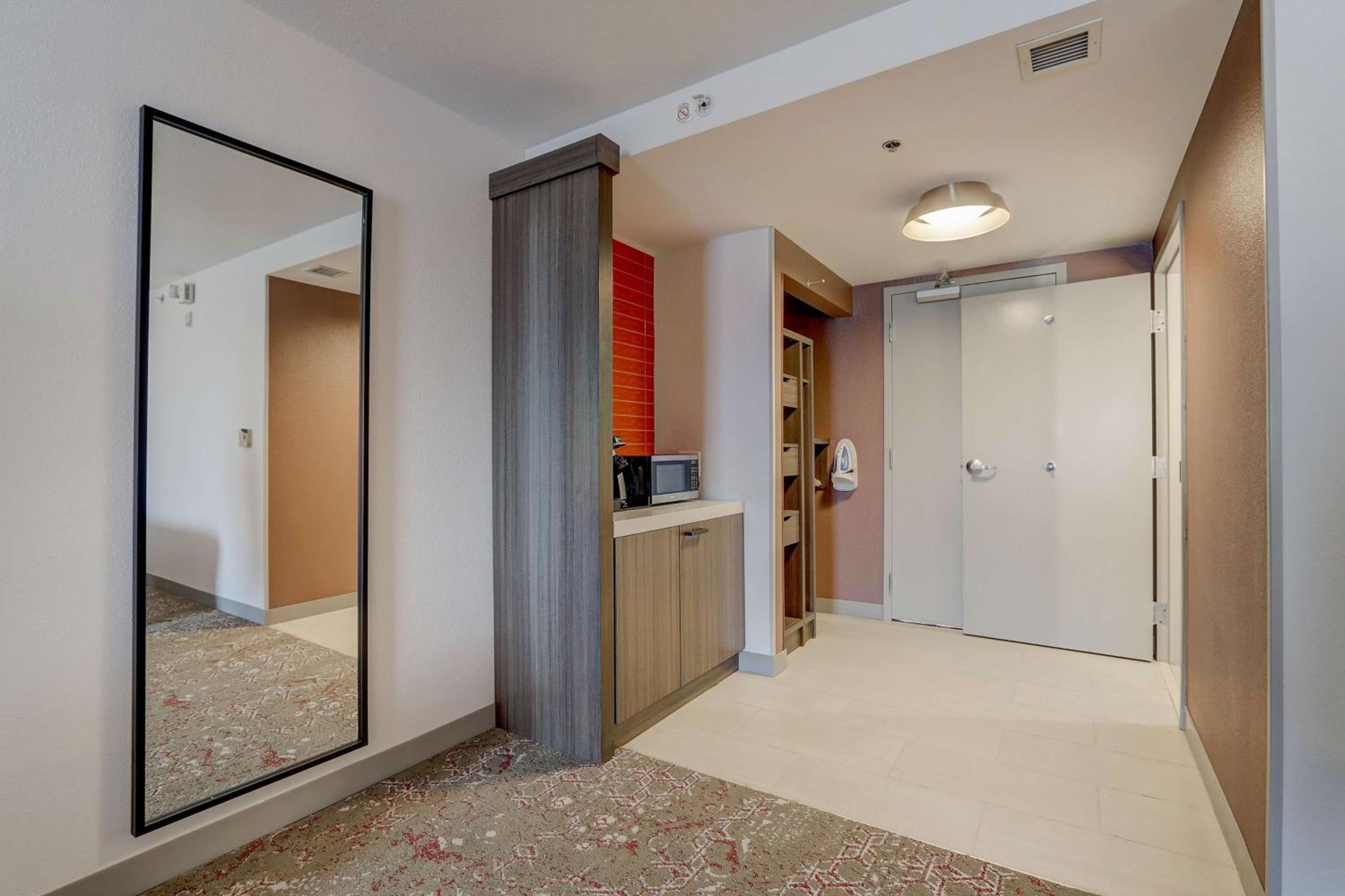 King Room with Bath Tub - Mobility Access - Photo 9