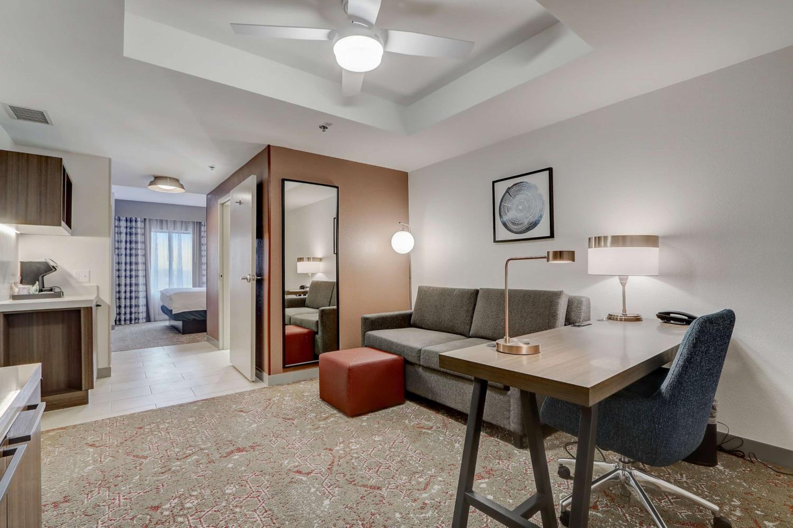 Junior King Suite with Seating Area - Photo 9