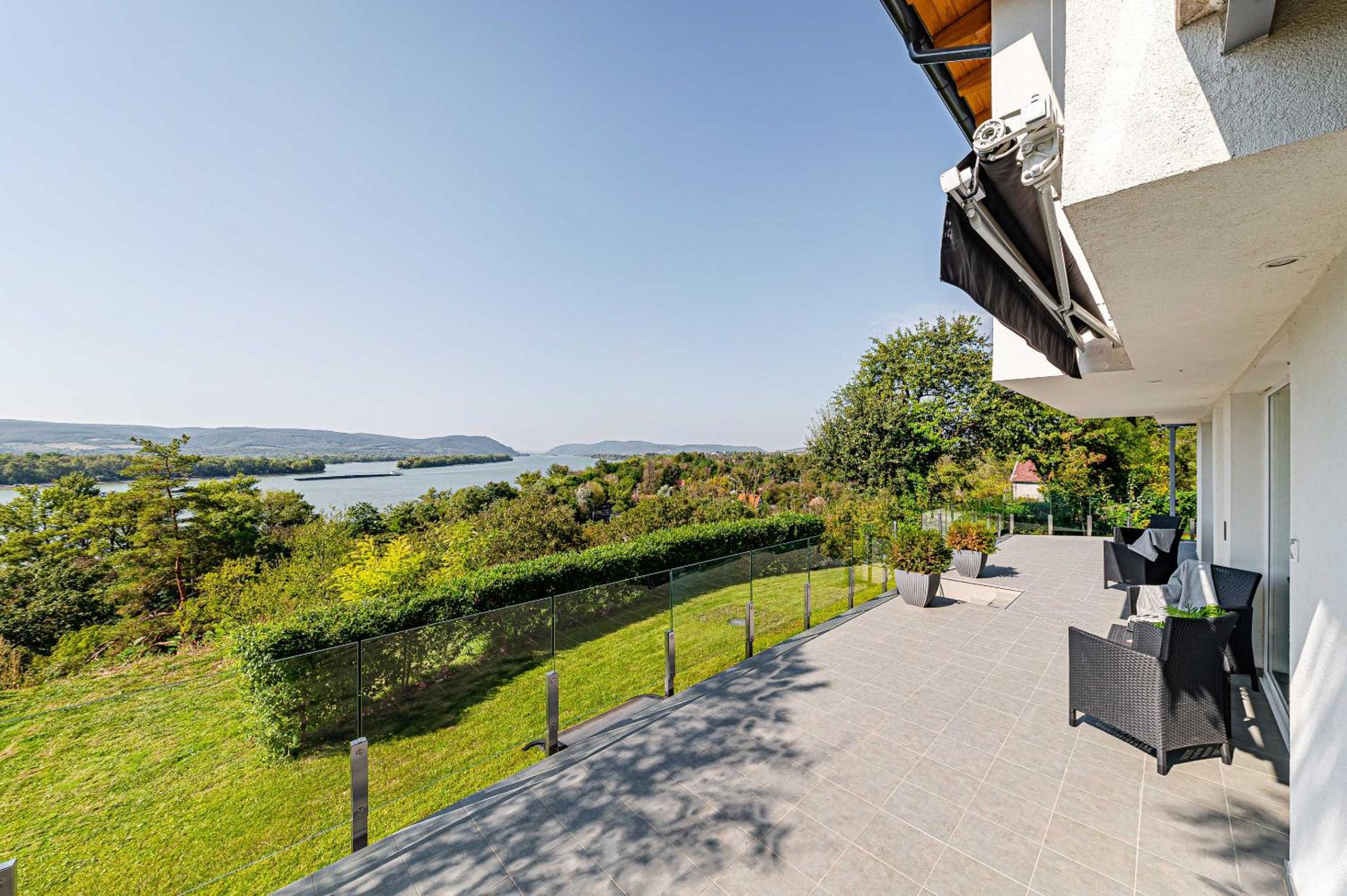 Apartment with Terrace photo 2