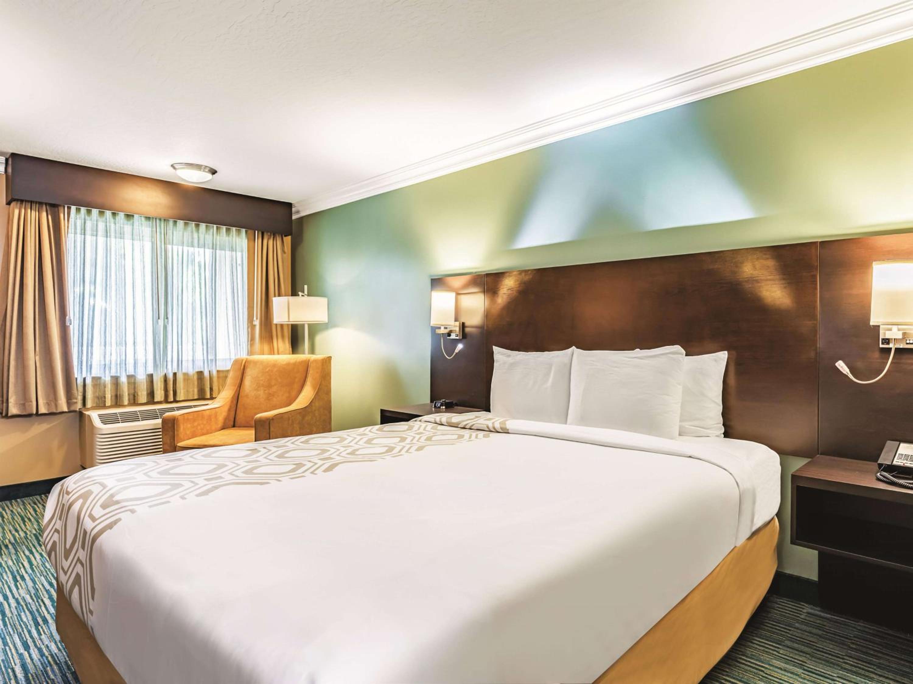 King Room Non-Smoking - Photo 3