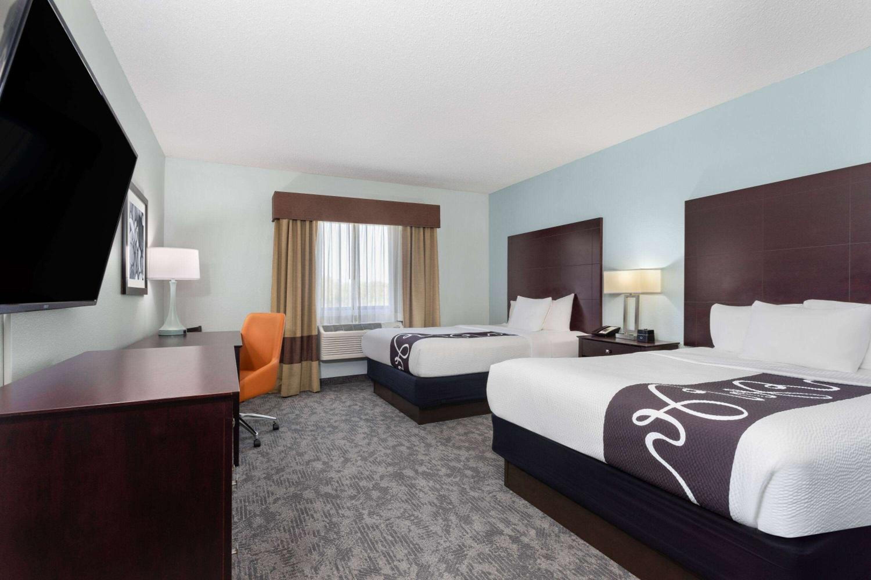 Queen Room with Two Queen Beds - Photo 1