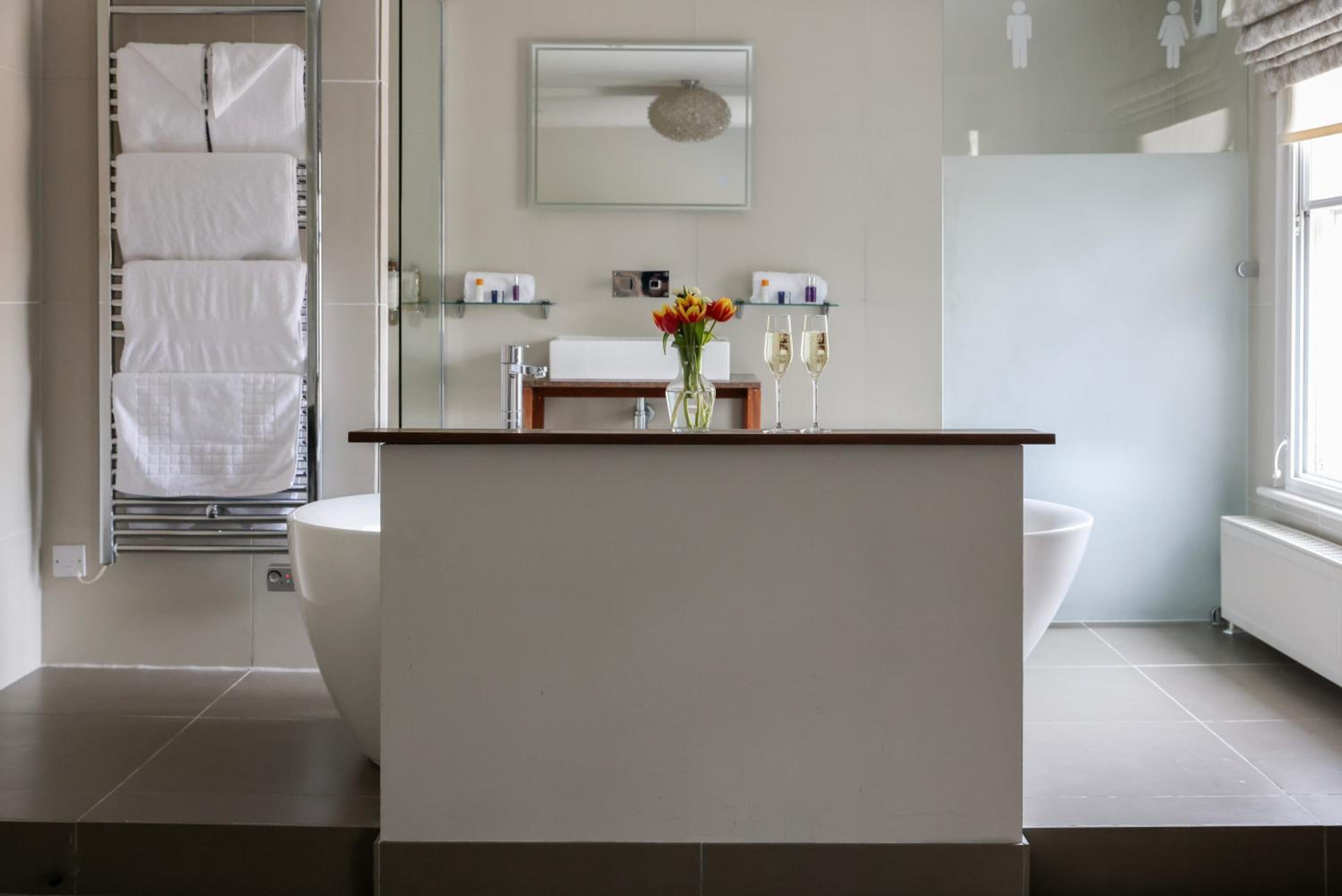 Suite - Photo 7
