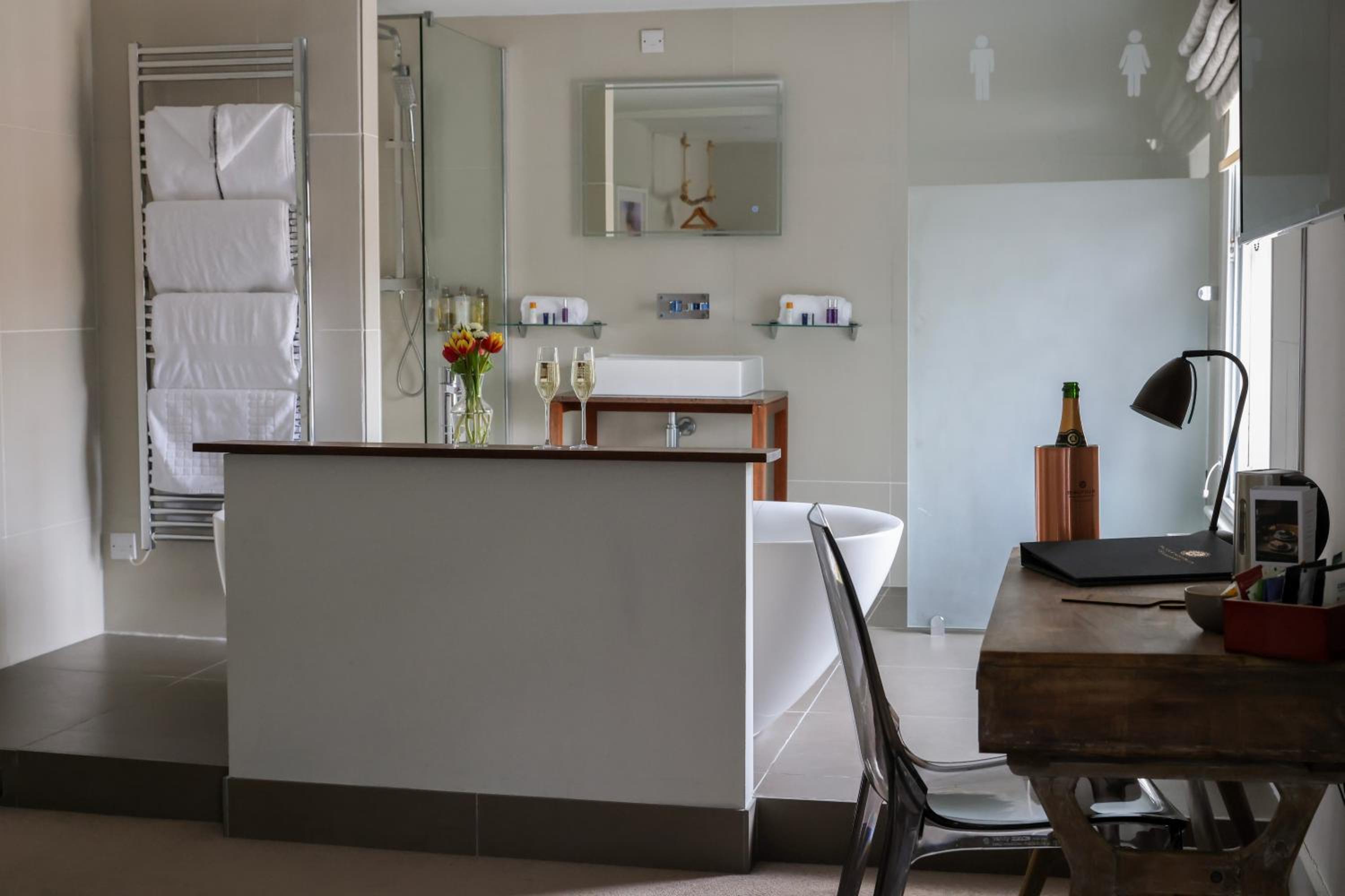 Suite - Photo 8