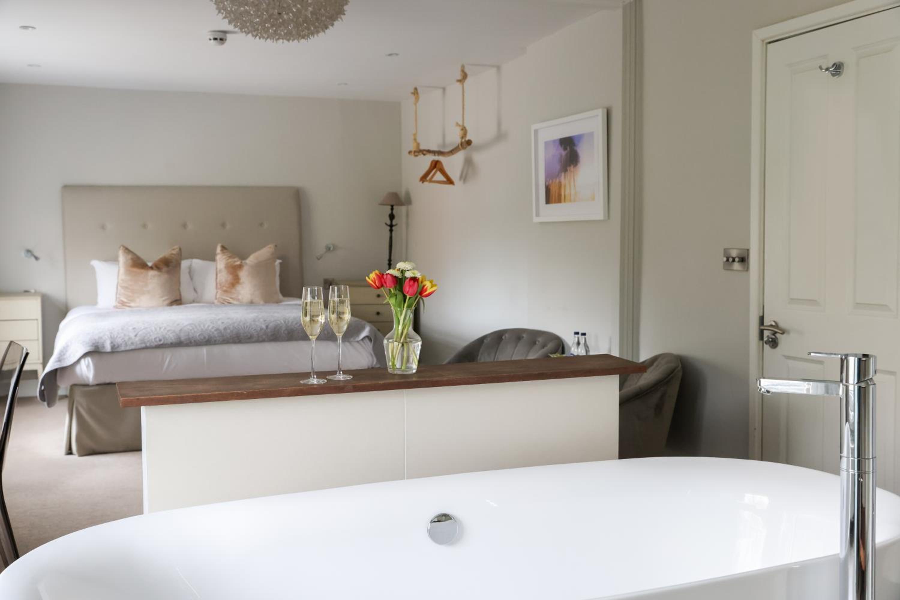 Suite - Photo 12