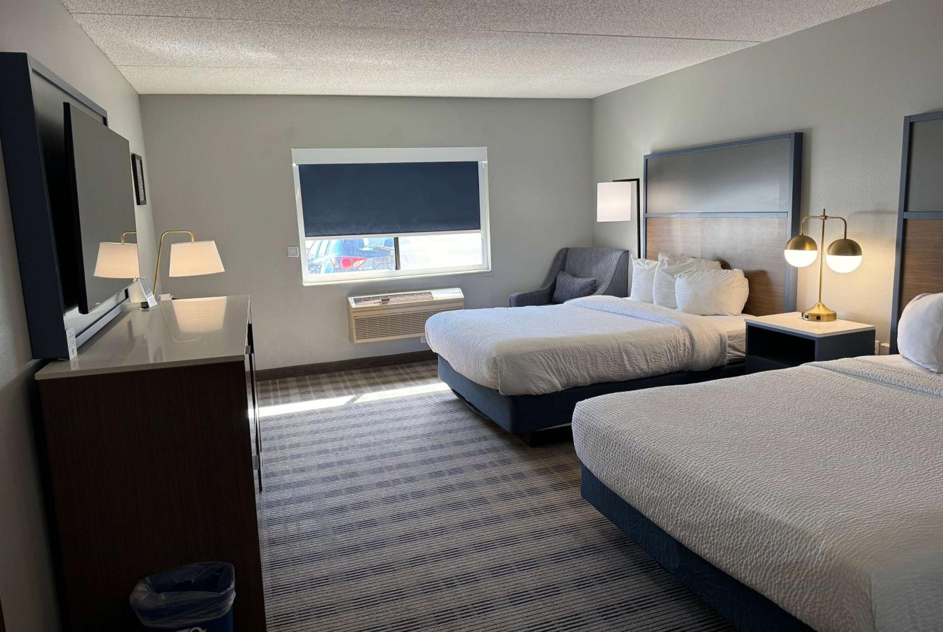 Deluxe Queen Room - Mobility Access/Non-Smoking - Photo 1
