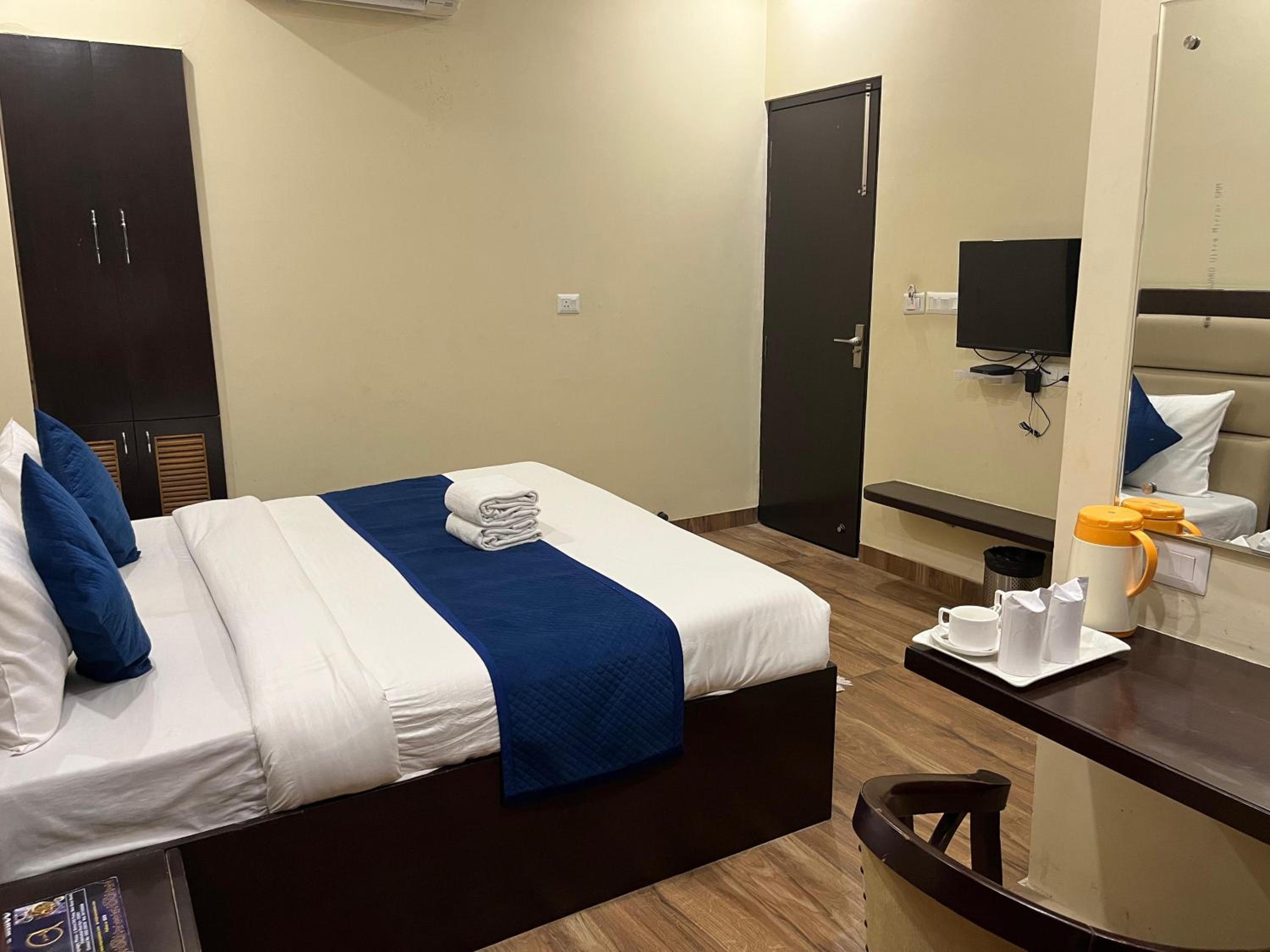 Deluxe Double Room (2 Adults + 1 Child)