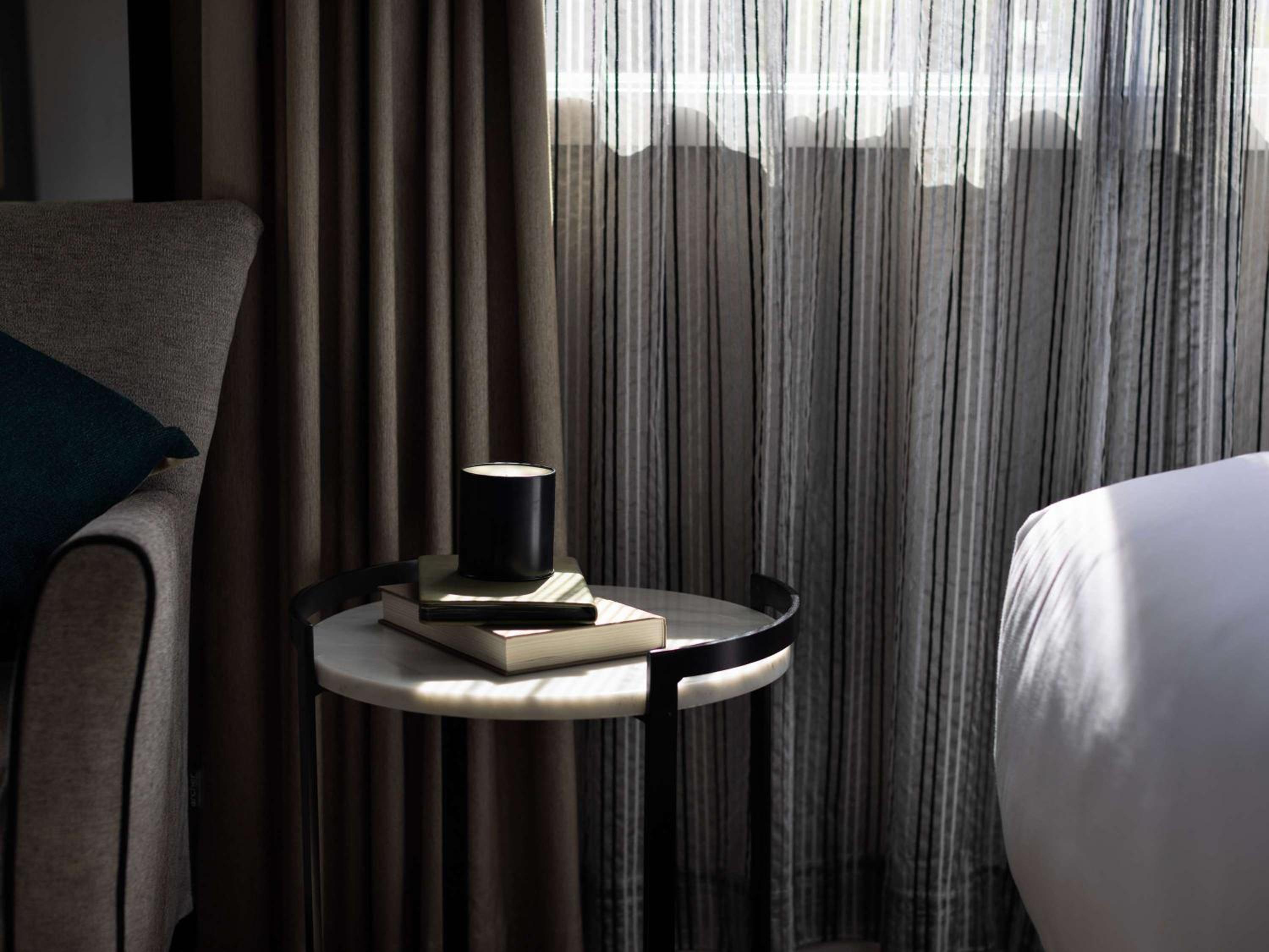 Superior King Room thumbnail 5