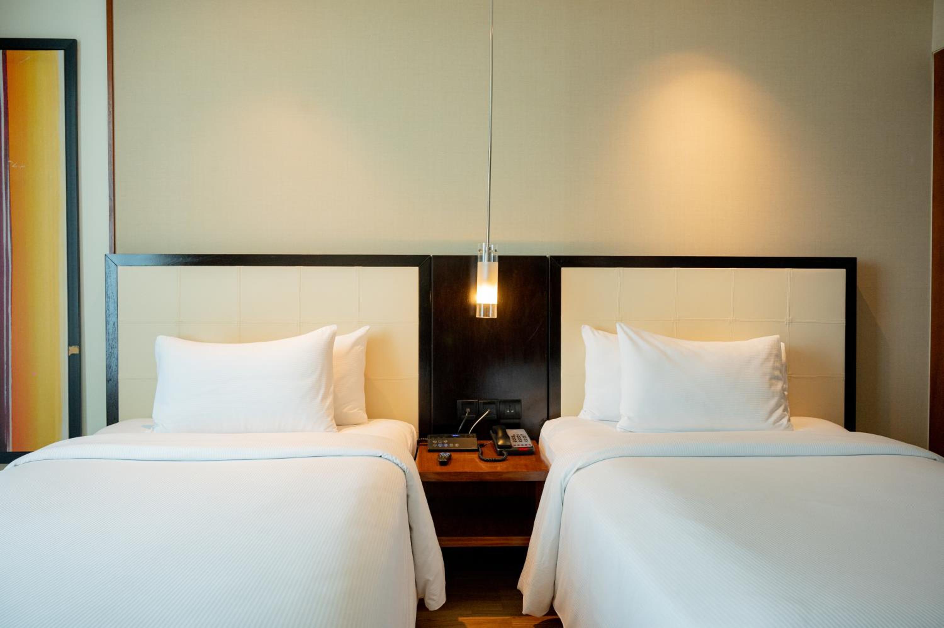 Deluxe Room Twin Beds - Photo 5