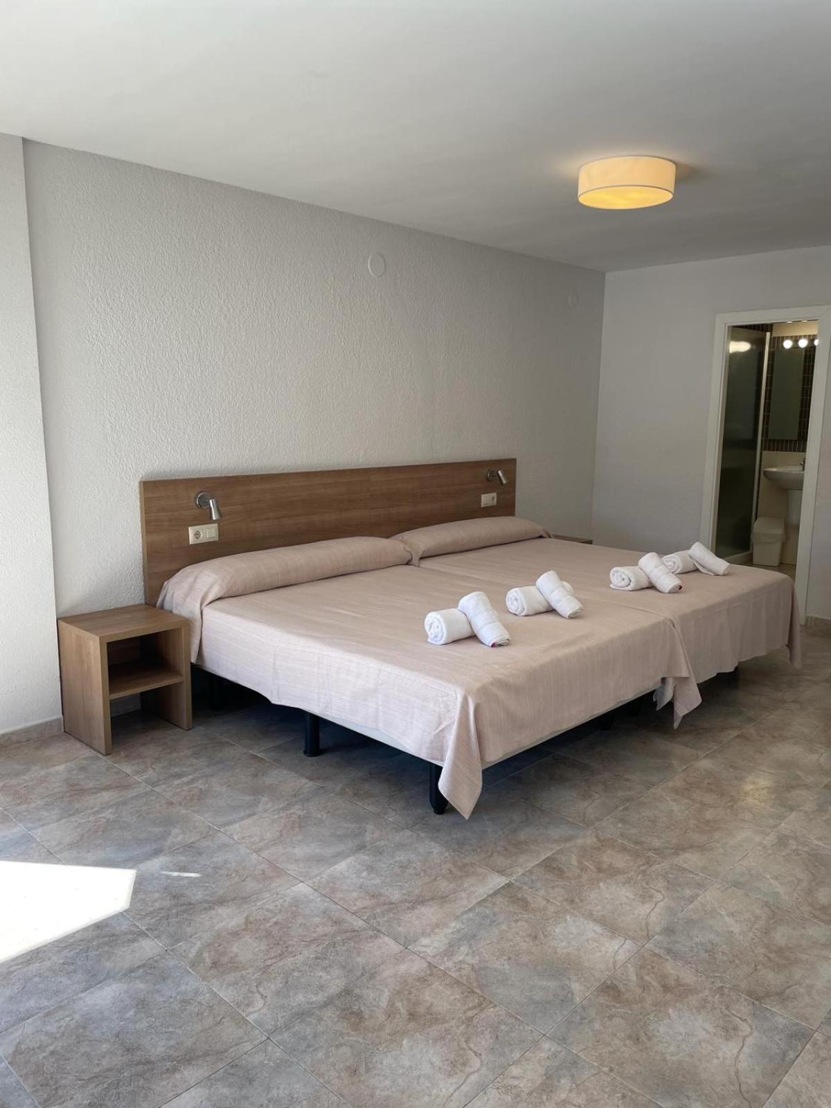 Superior Queen Room with Two Queen Beds - Photo 3