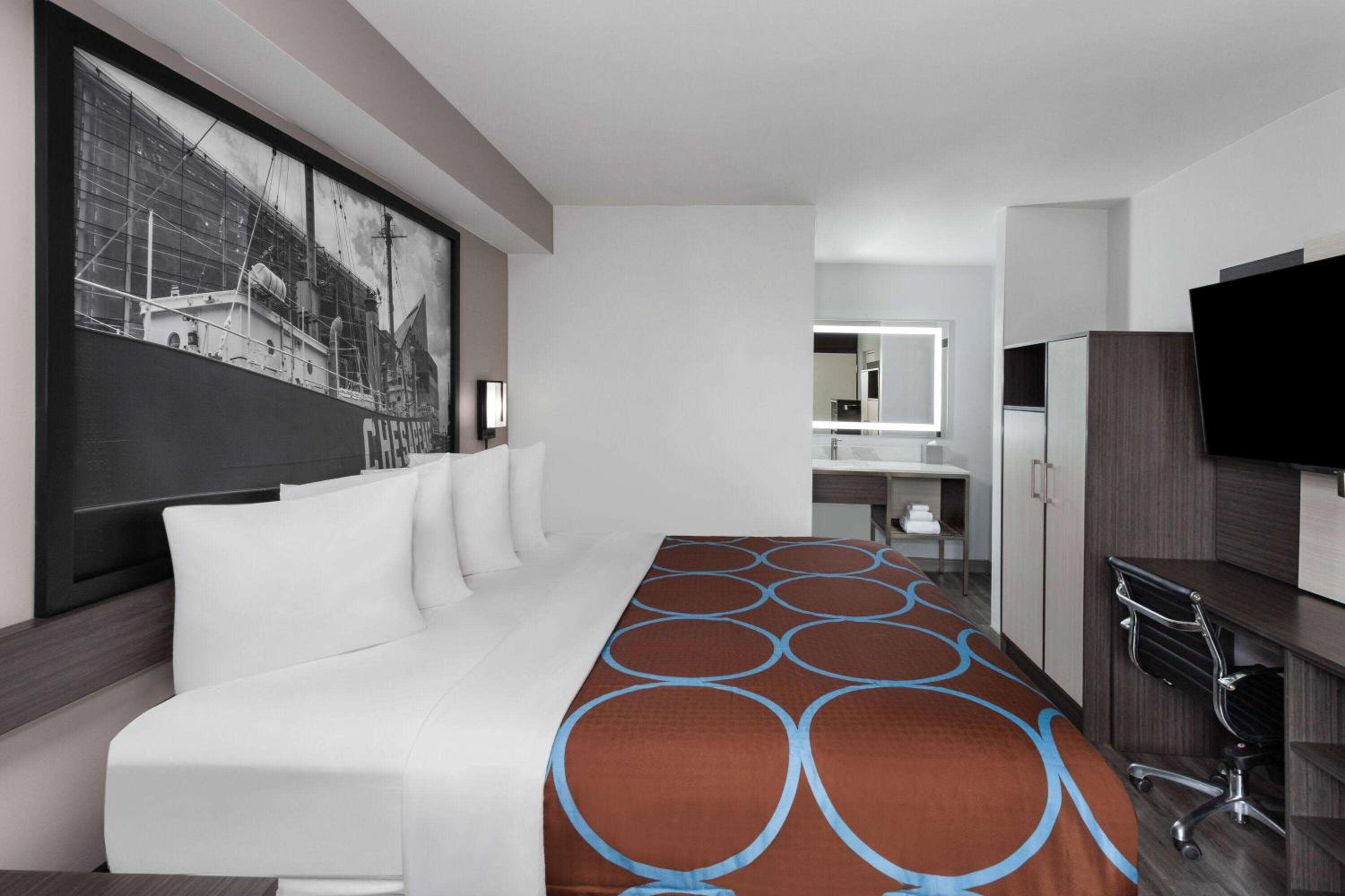 King Room - Non-Smoking - Photo 1