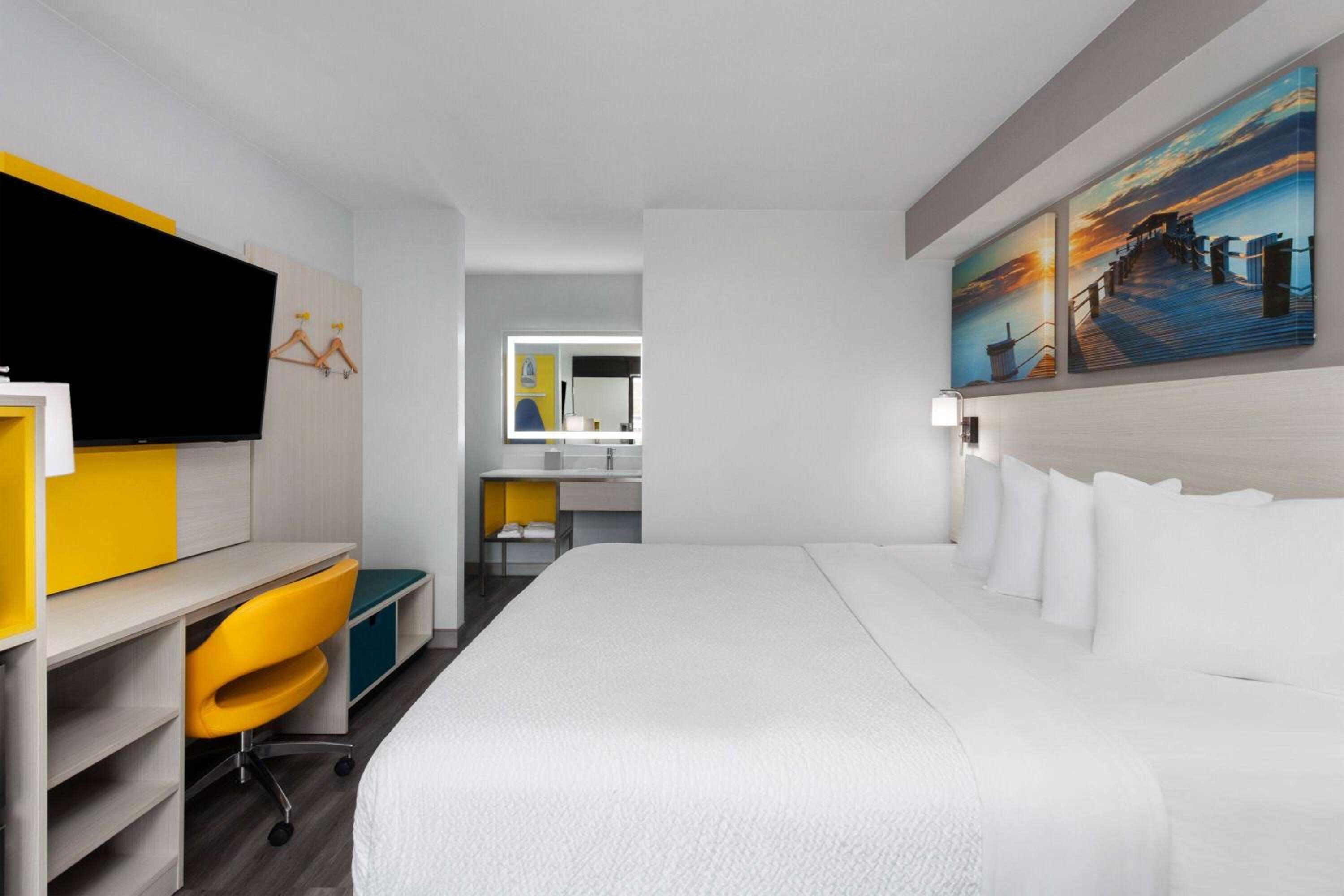 King Room - Non-Smoking - Photo 1