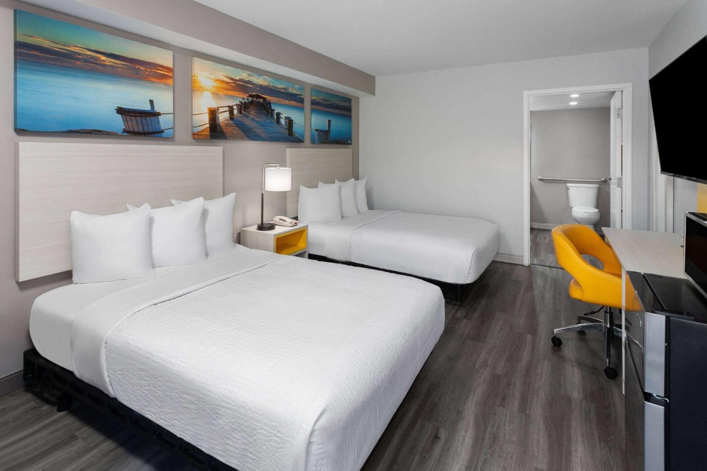 Double Room with Two Double Beds with Bathtub and Grab Bars - Mobility Accessible - Non-Smoking photo 1