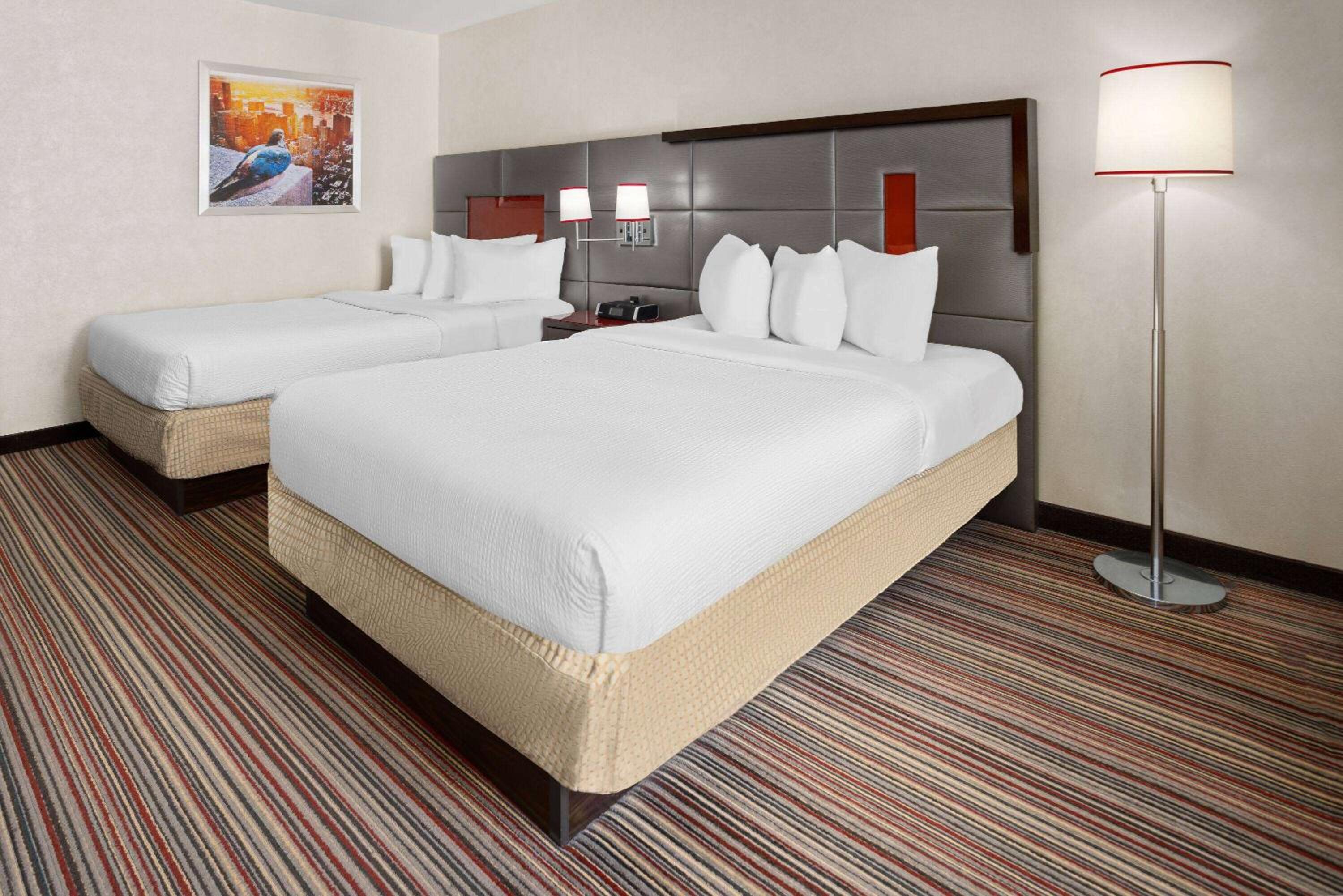 Deluxe Double Room With Parade View - Non-Smoking photo 3