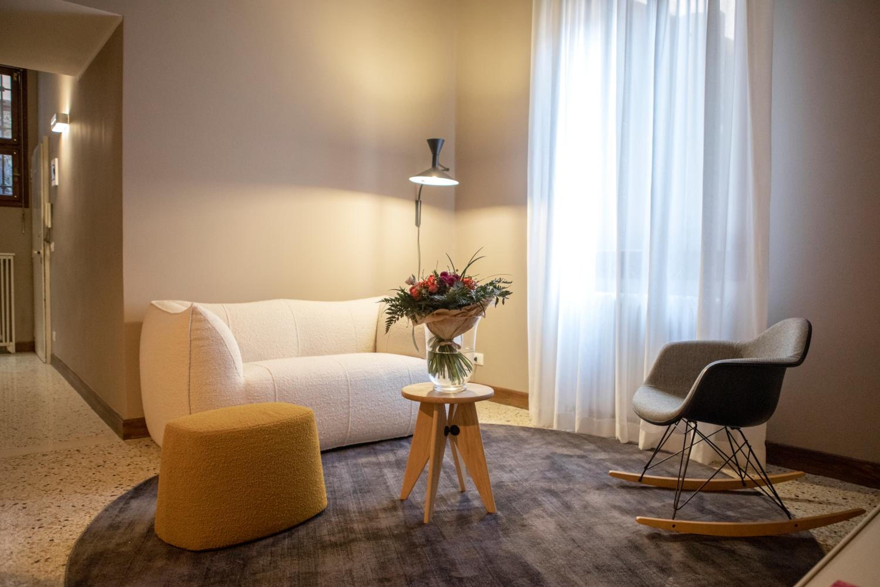 One-Bedroom Apartment photo 3