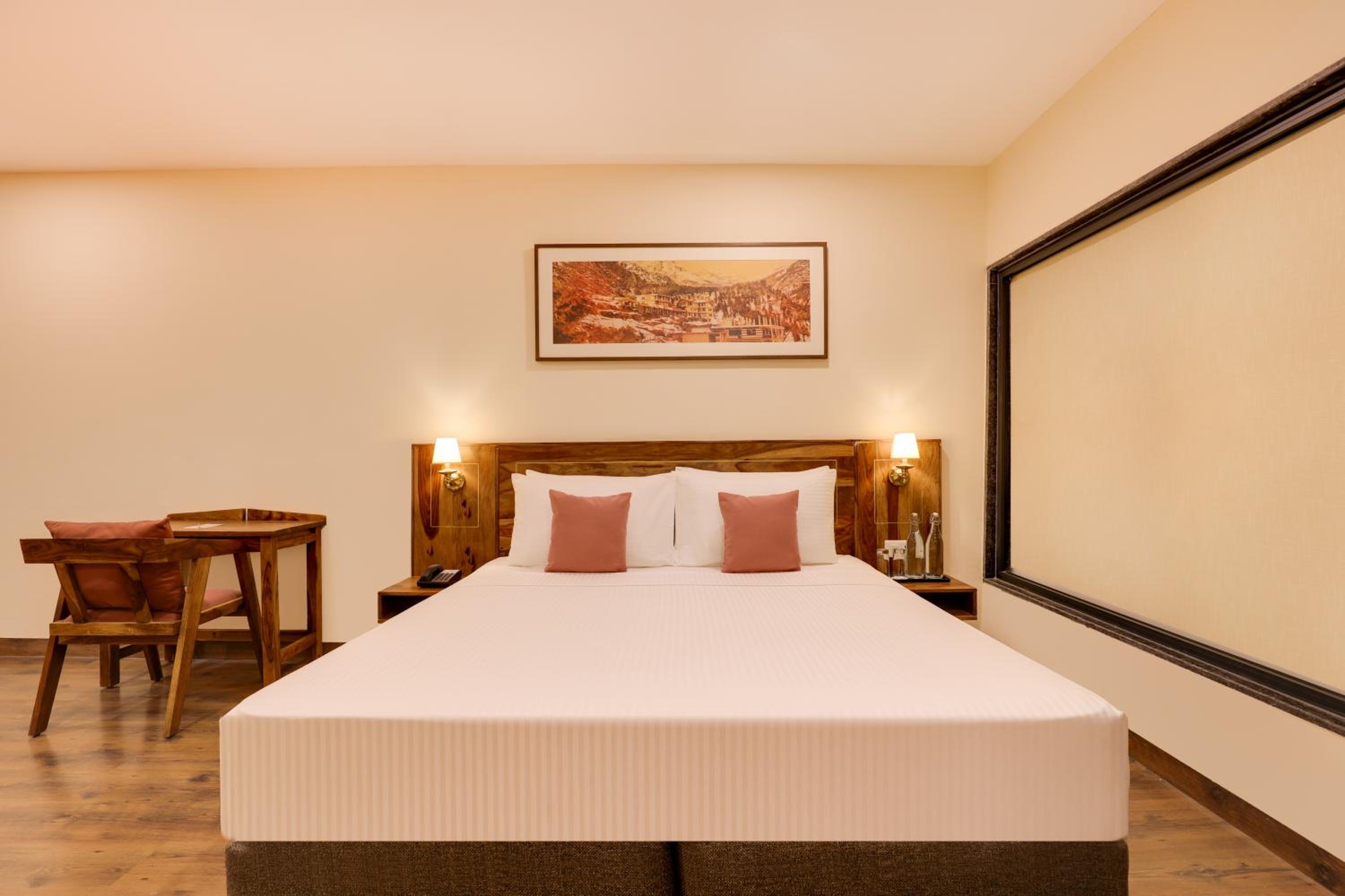 Deluxe King Room (Complimentary Hi-Tea,Happy Hours with 1+1 offer on Alcoholic Beverages,10% Off on Laundry Service)