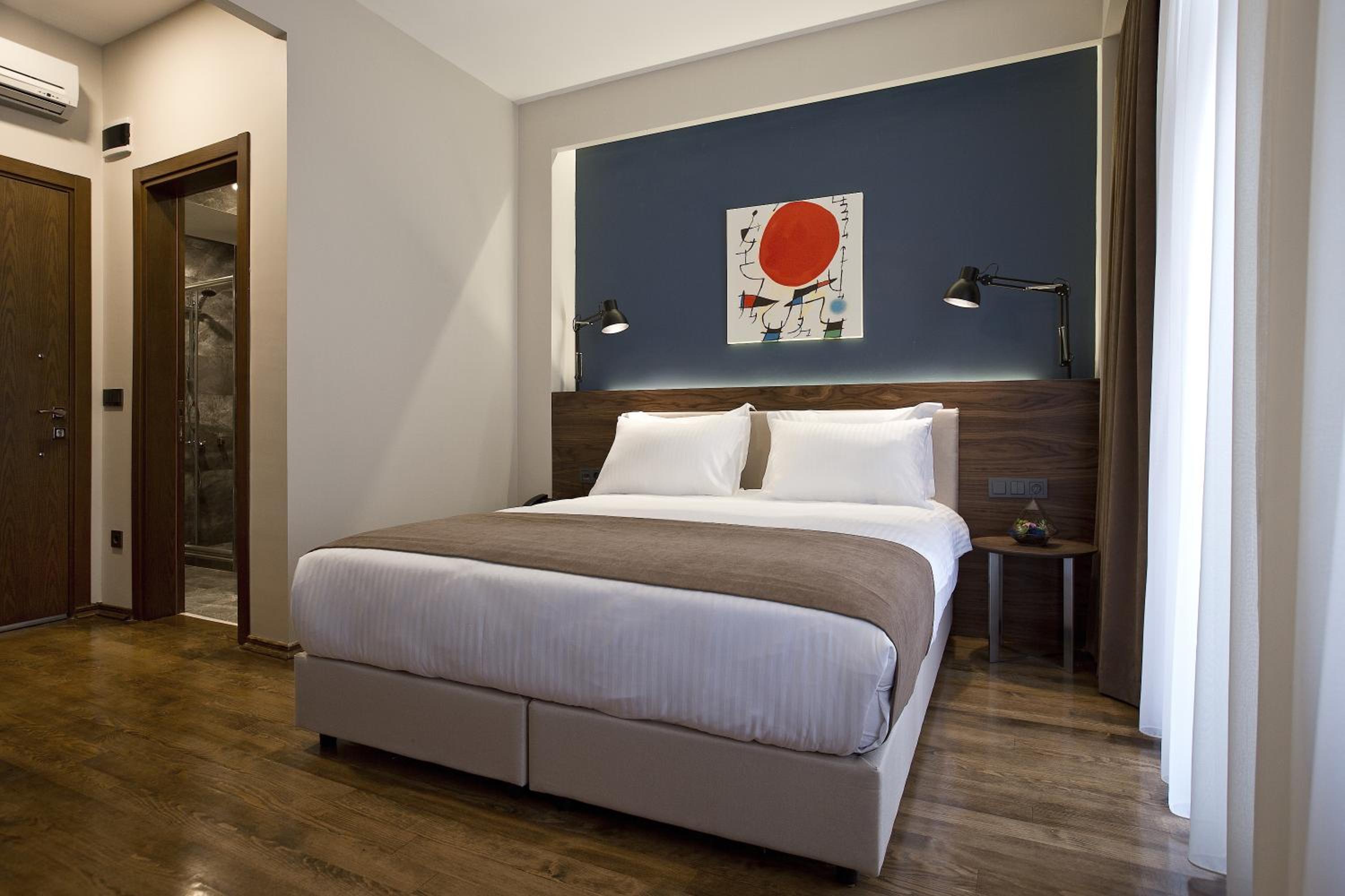 Deluxe King Room photo 1