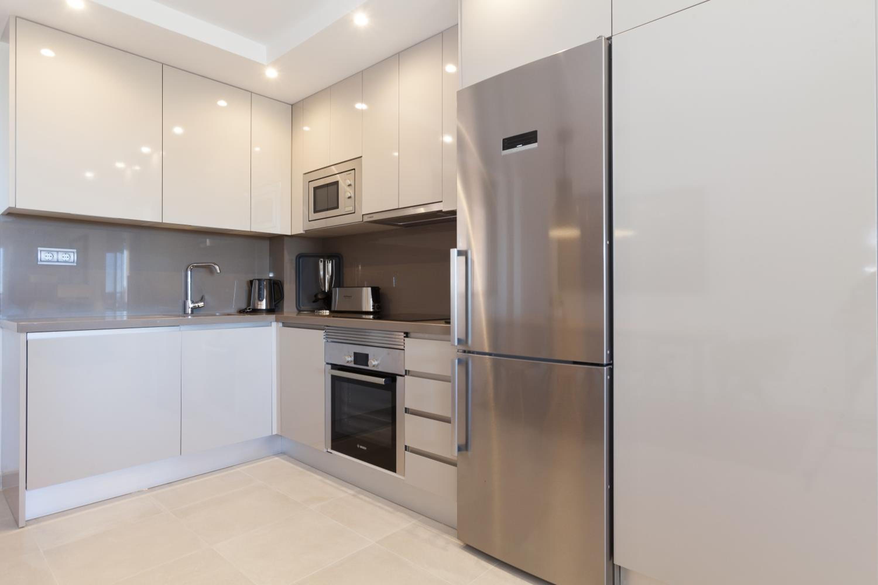 Superior Plus Two Bedroom Apartment - Photo 15