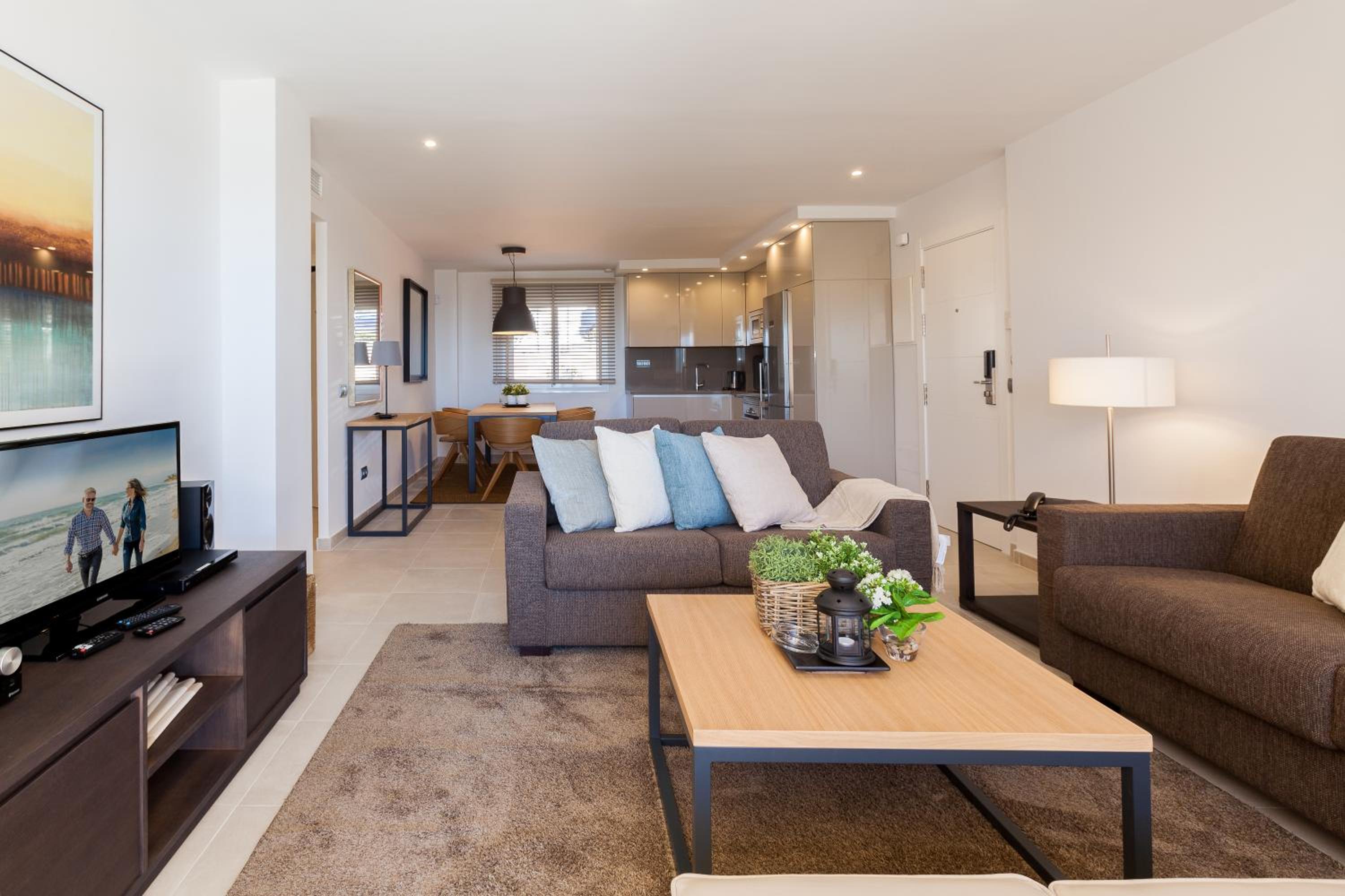 Superior Plus Two Bedroom Apartment - Photo 5