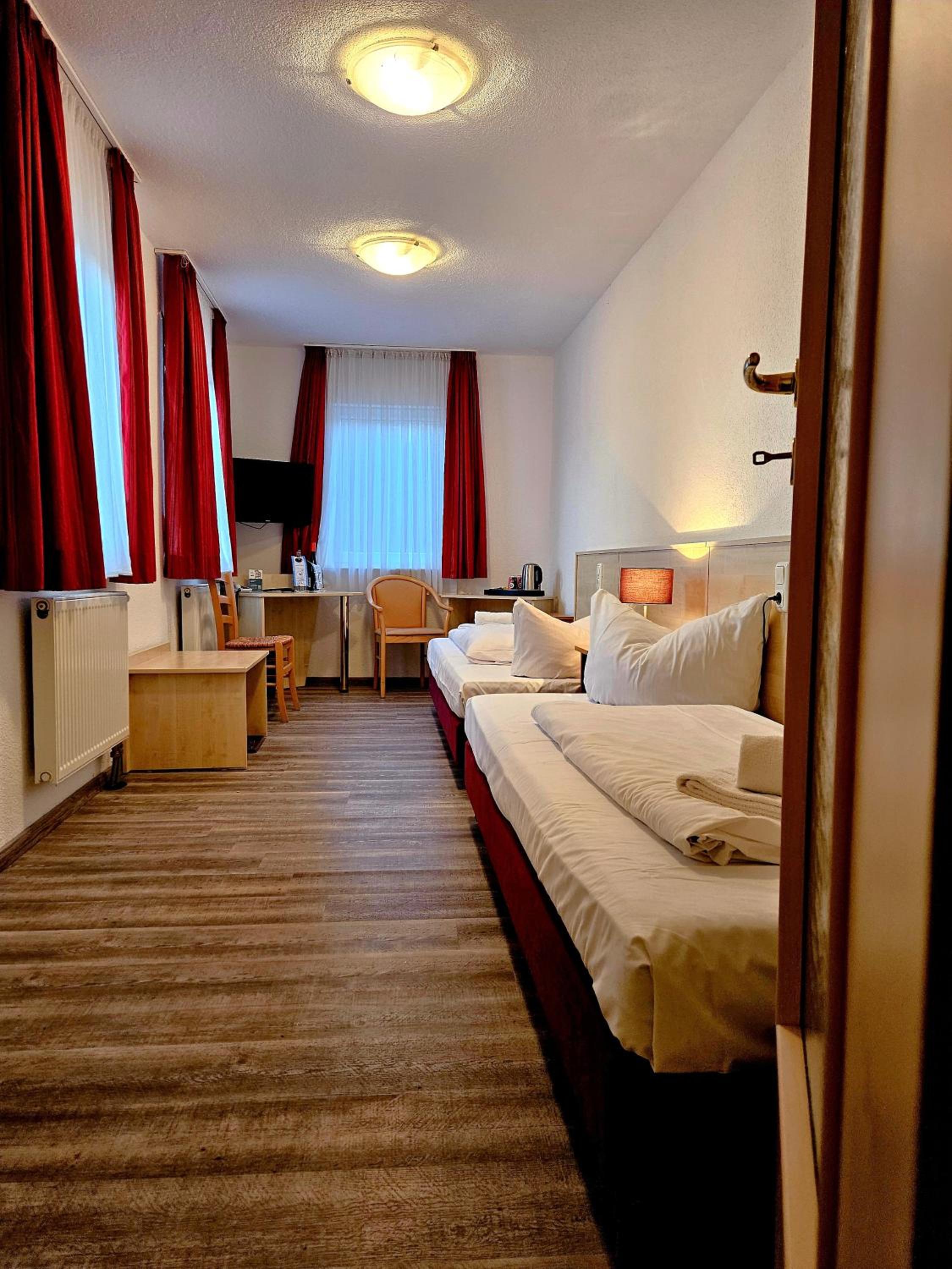 Classic Twin Room - Photo 2