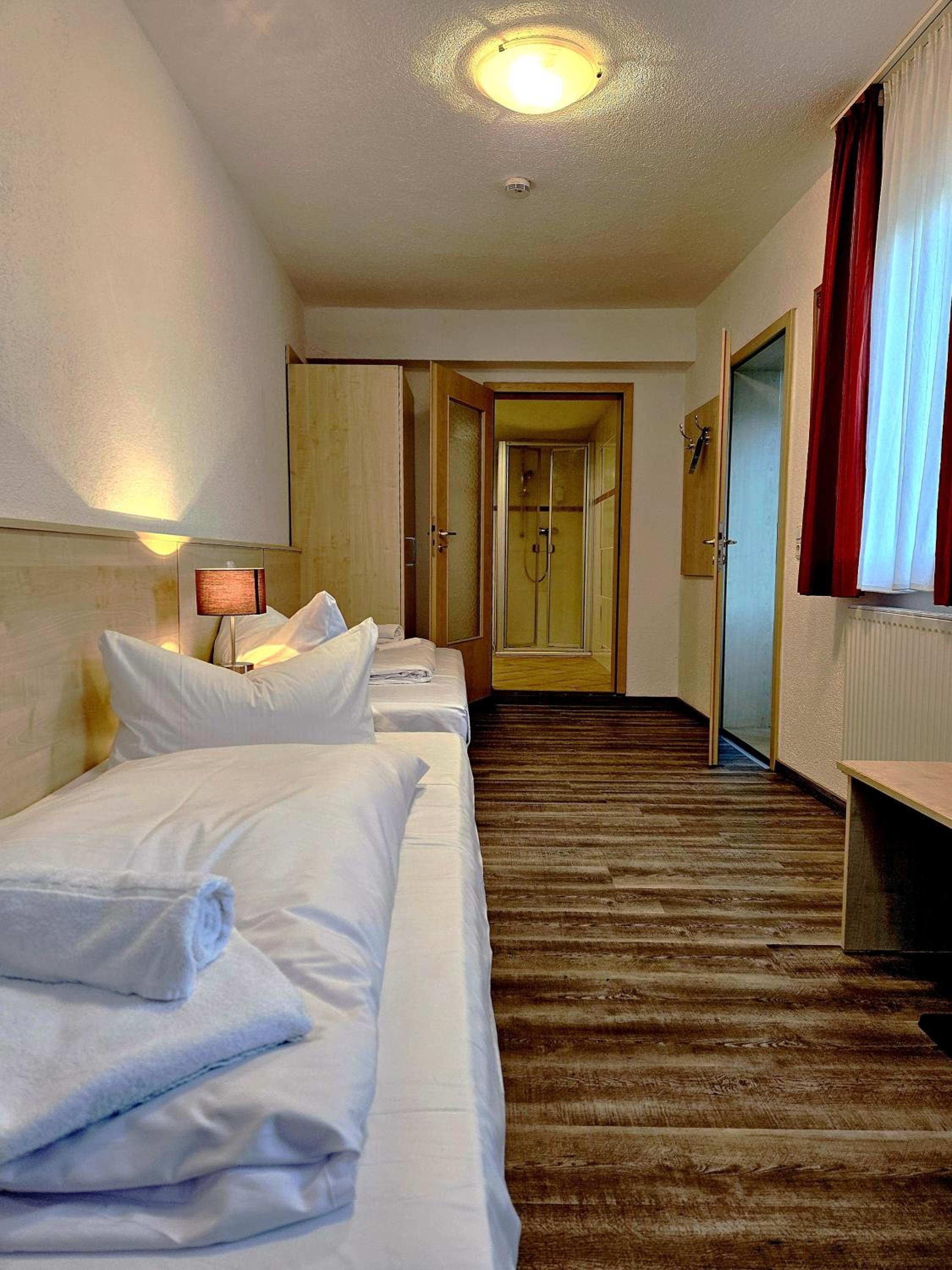 Classic Twin Room - Photo 3