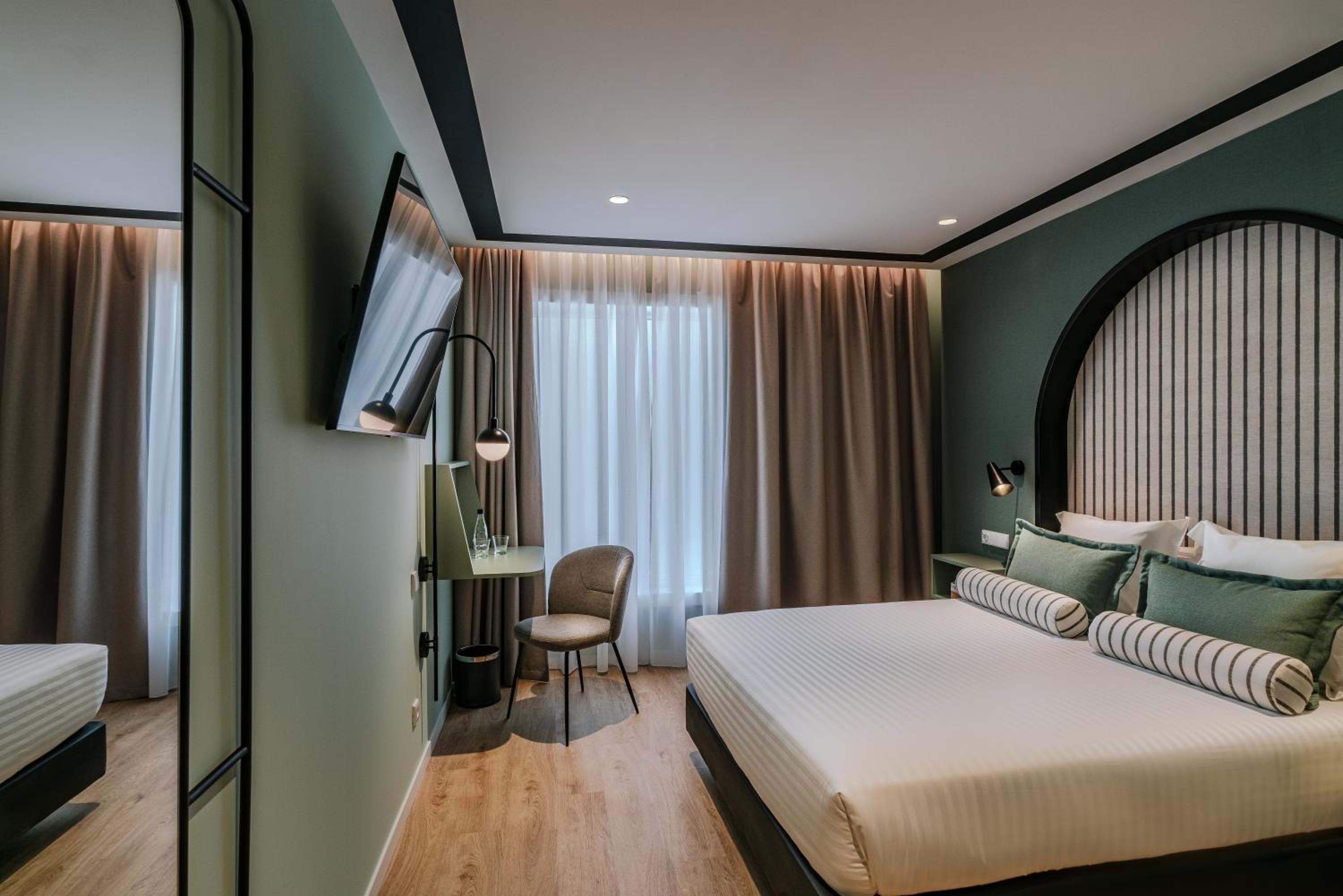 Basic Double or Twin Room - Photo 4