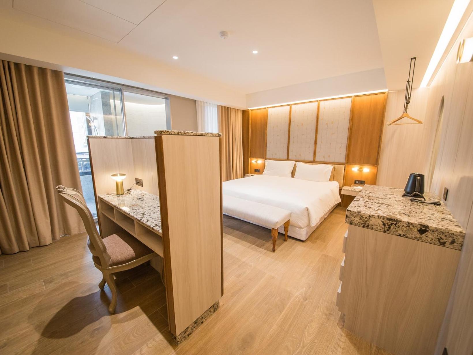 Deluxe Queen Room photo 3