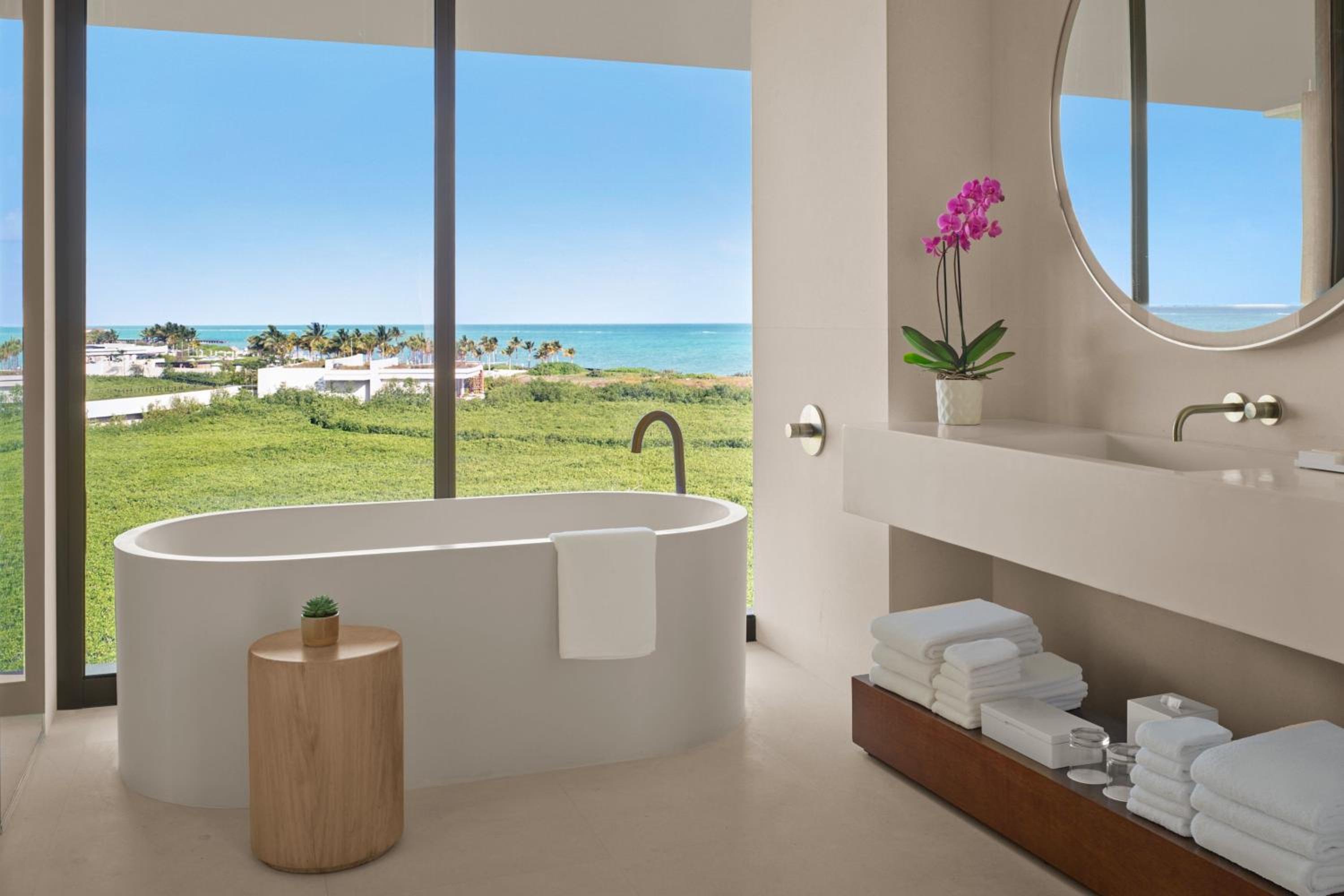 EDITION Suite, 2 Bedroom Suite, Ocean view, Corner room - Photo 4