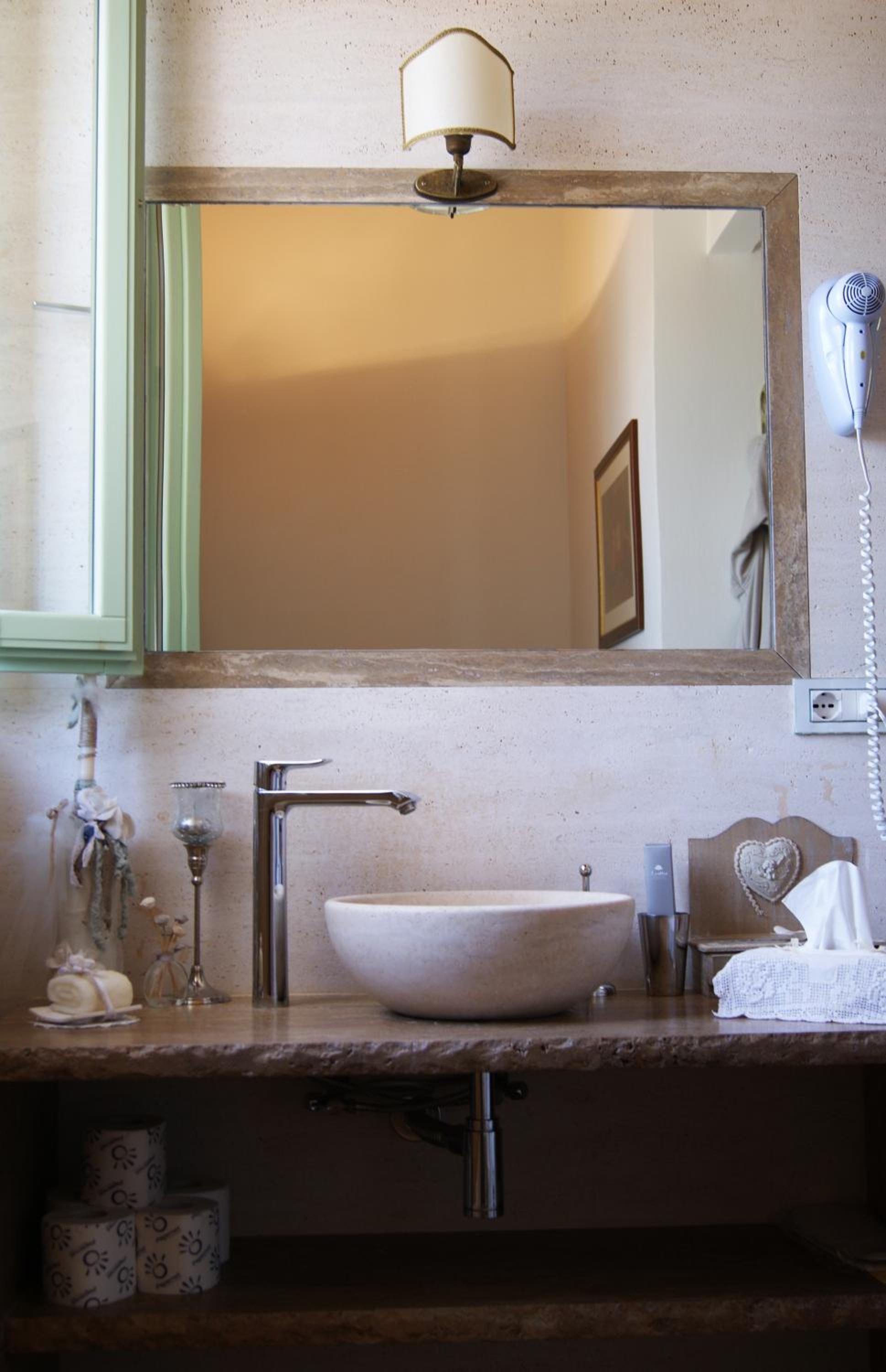 Suite - Photo 15