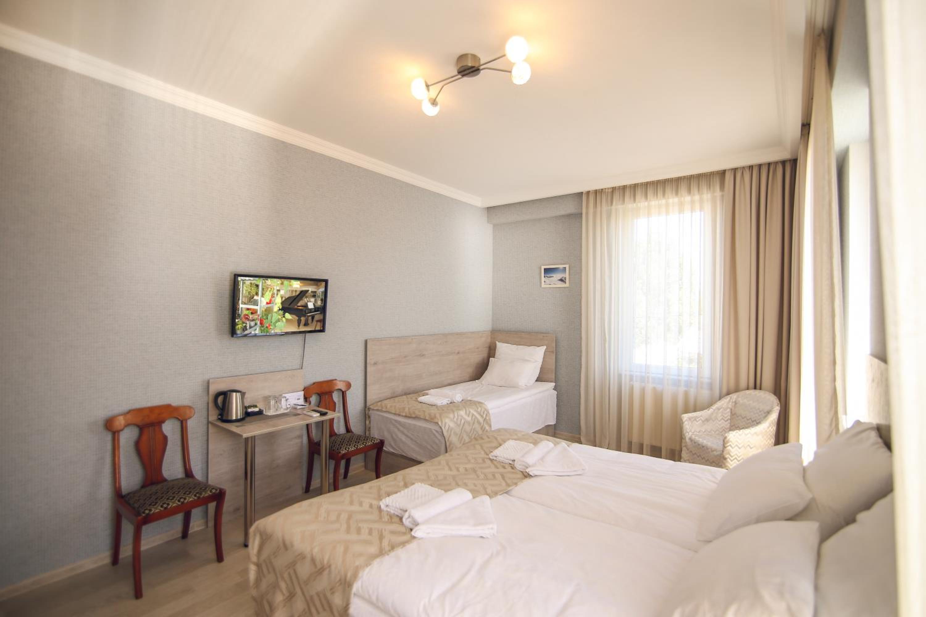 Large Double Or Twin Room photo 2