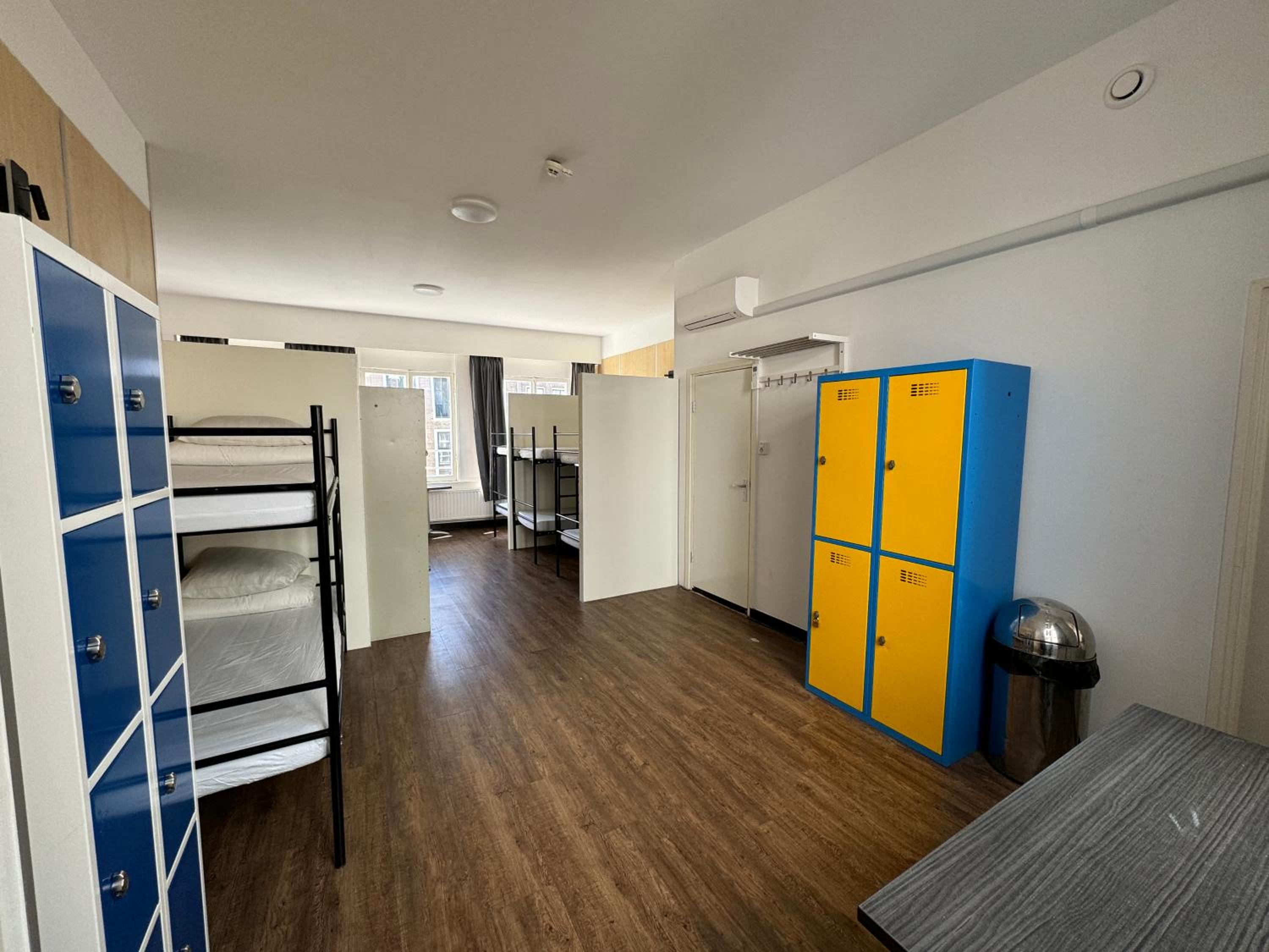 14-Bed Mixed Dormitory Room photo 2