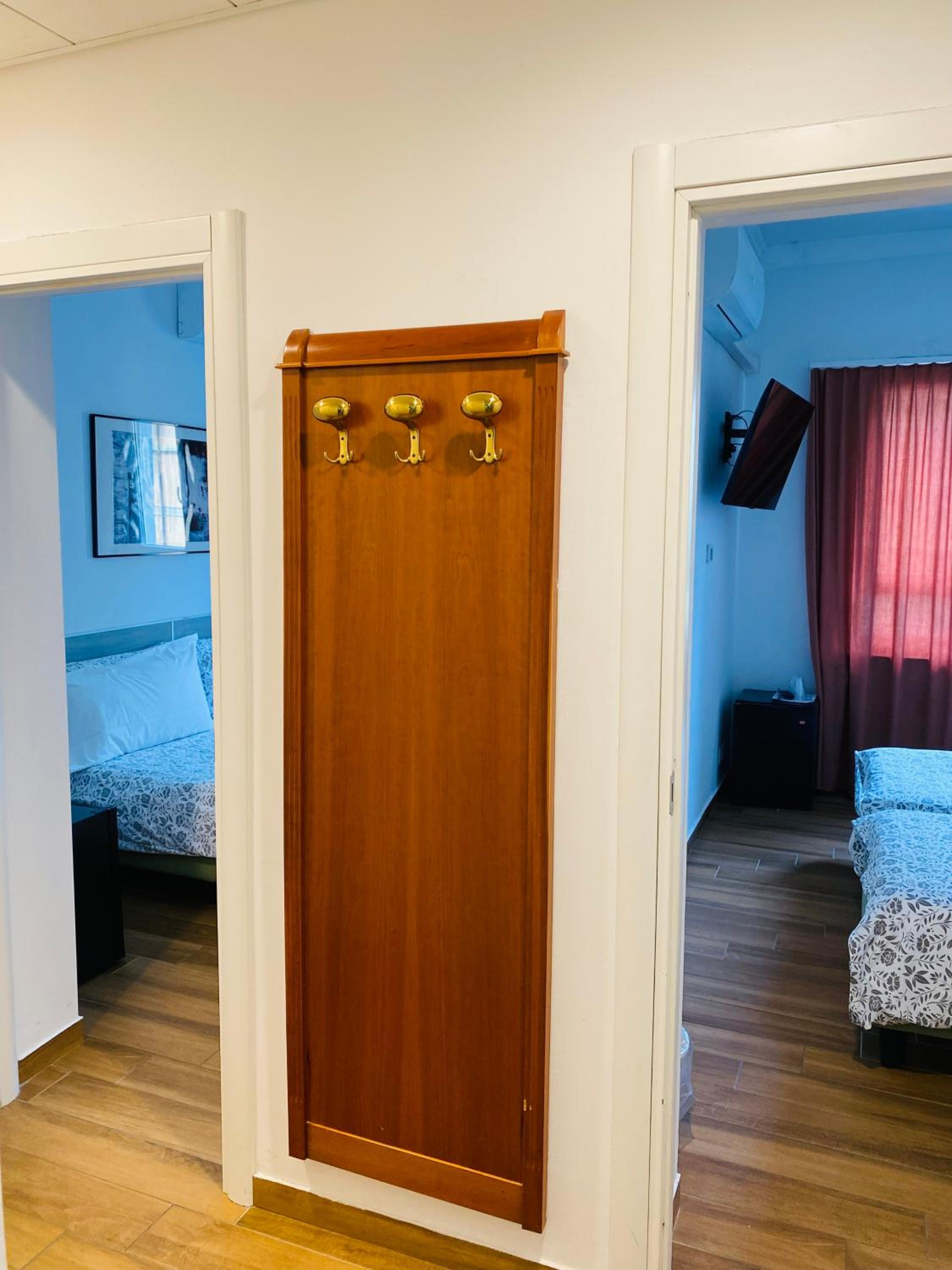 Quadruple Room - Photo 1