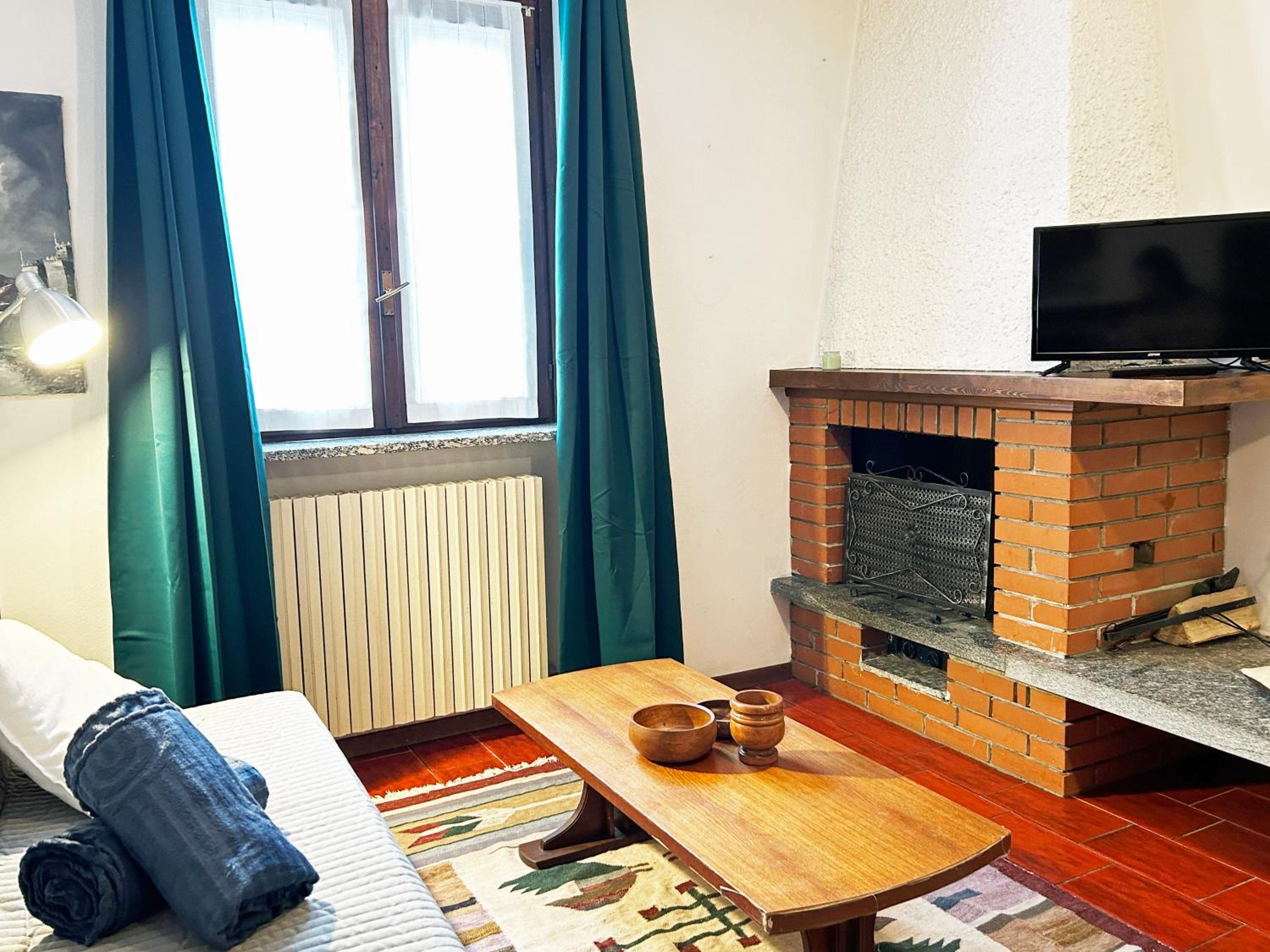 One-Bedroom Apartment photo 1