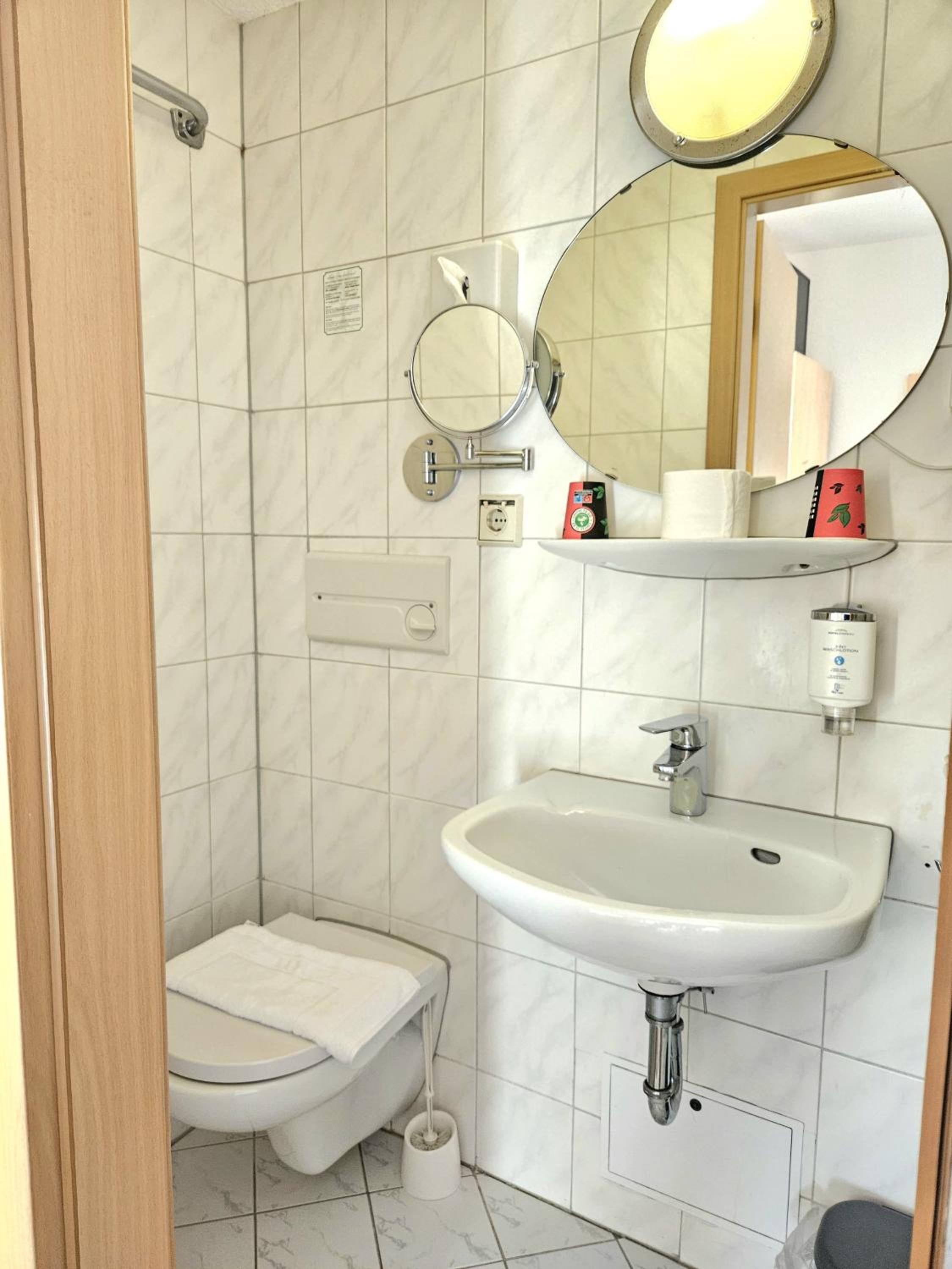 Economy Double Room - Photo 2