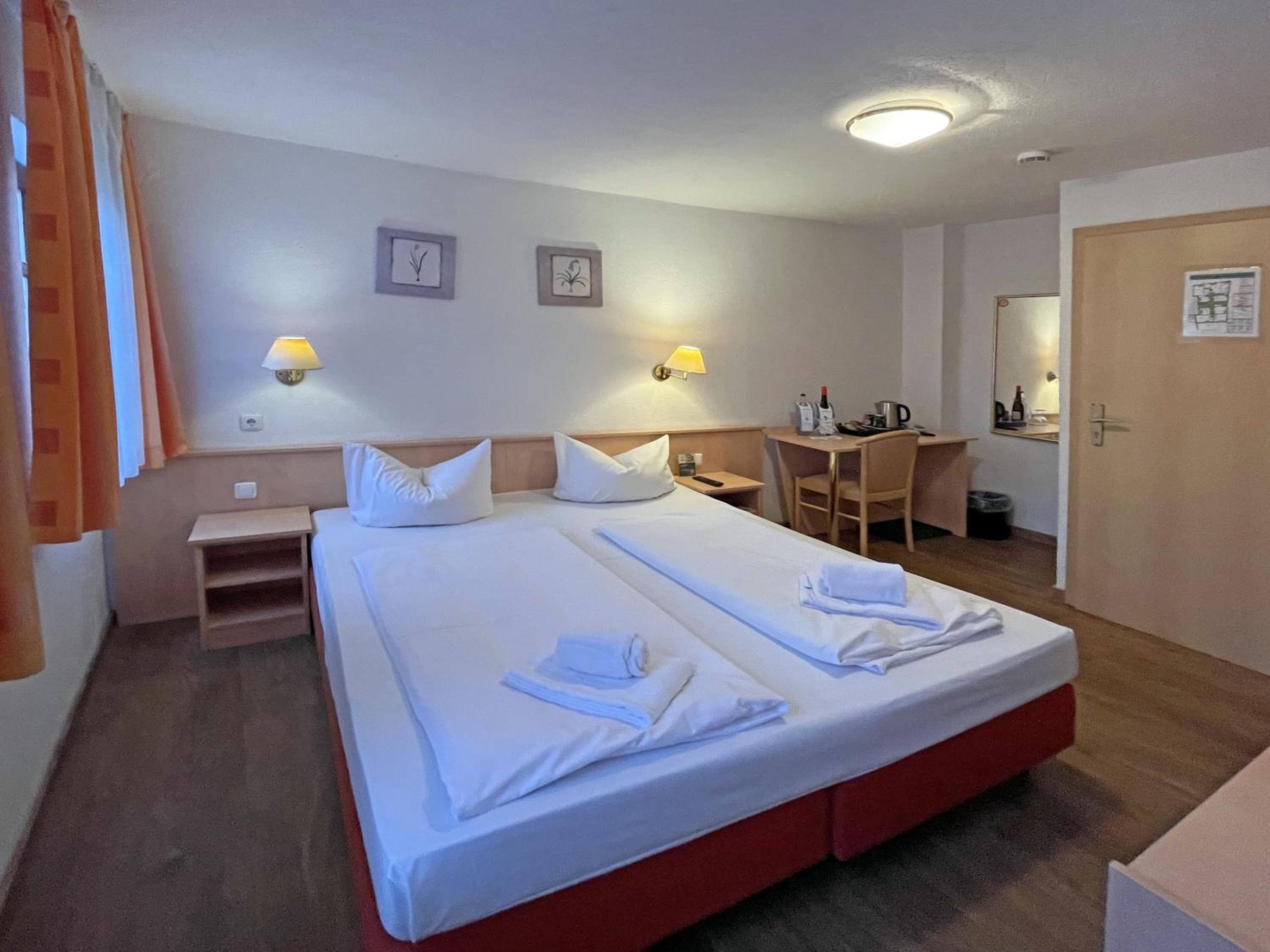 Economy Double Room - Photo 4