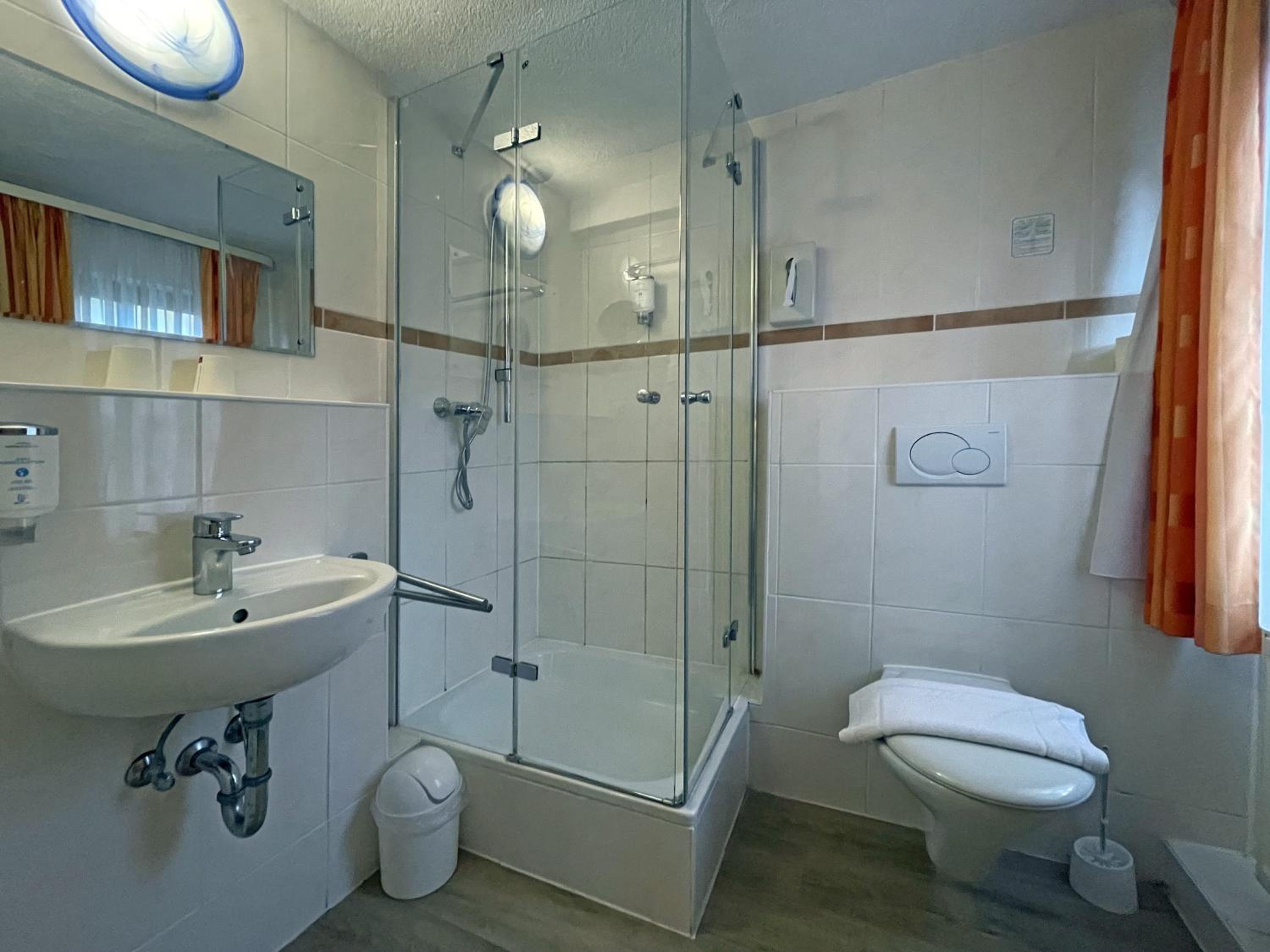 Economy Double Room - Photo 3