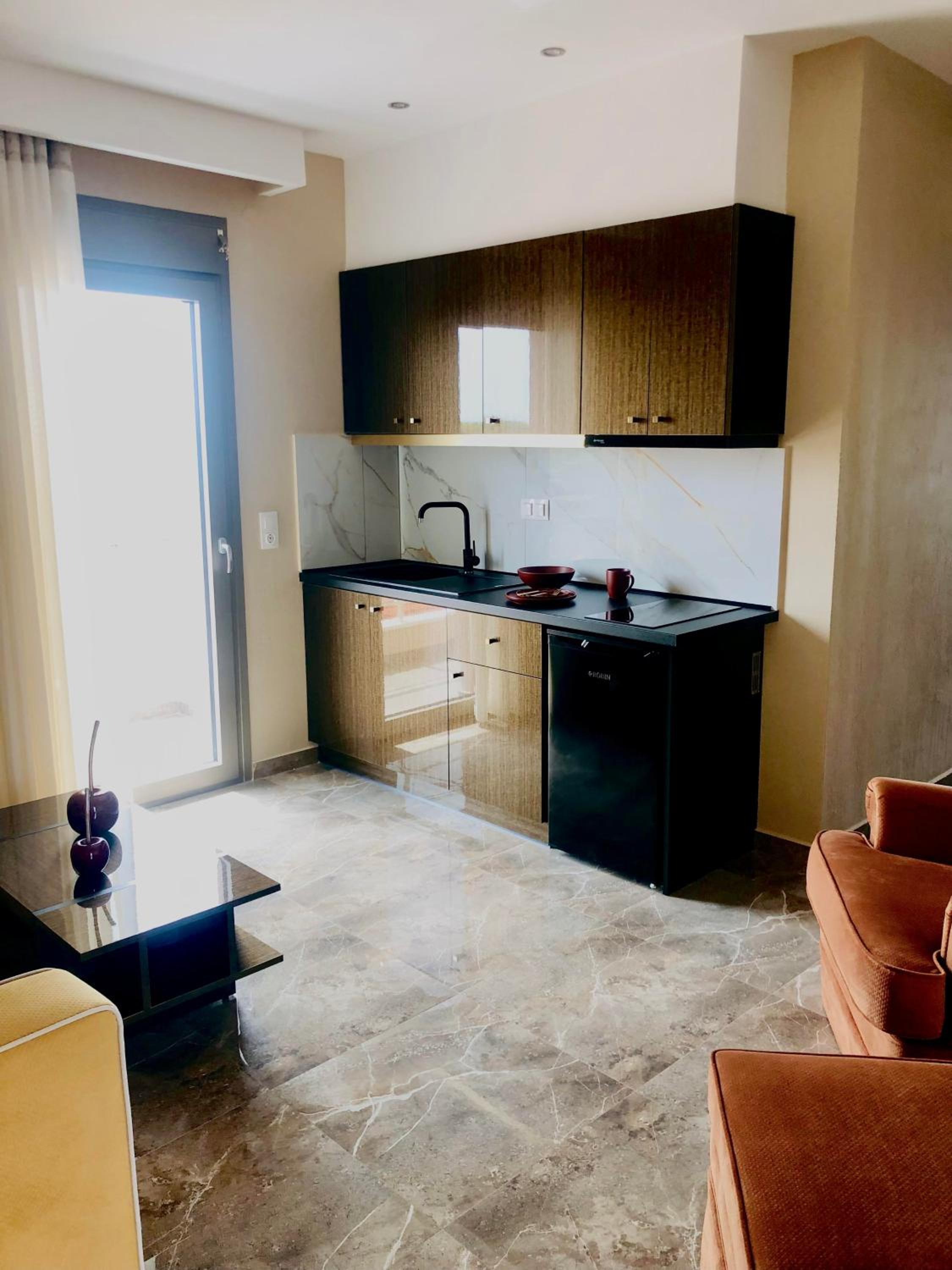 Deluxe Suite with Spa Bath photo 2