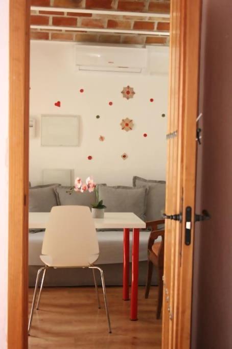 Two-Bedroom Apartment - Photo 2