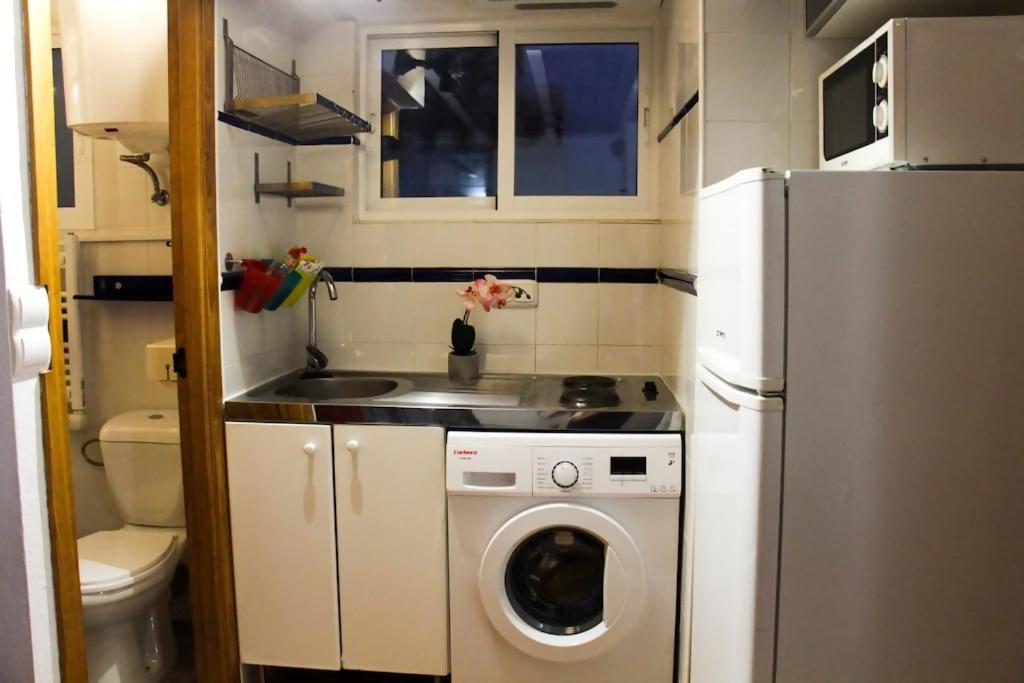 Two-Bedroom Apartment - Photo 23