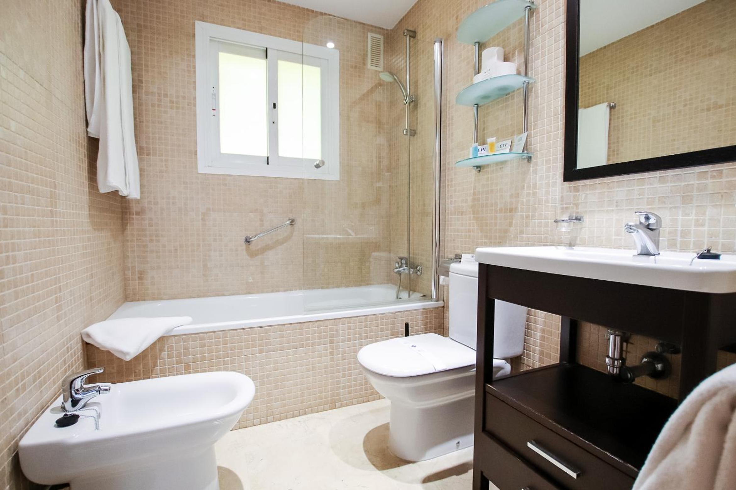 Premium One-Bedroom Apartment - Photo 6