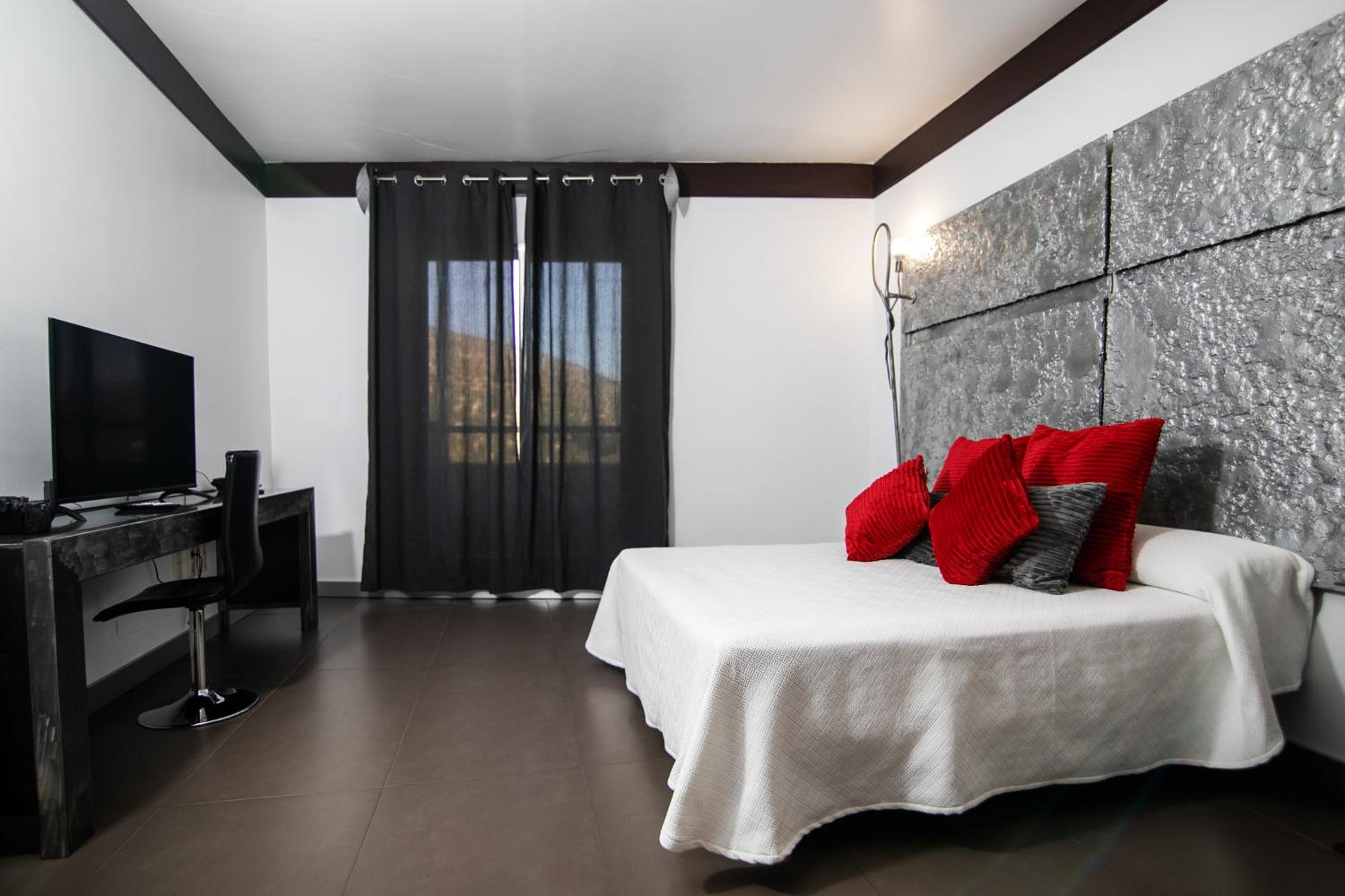 Standard King Room photo 2