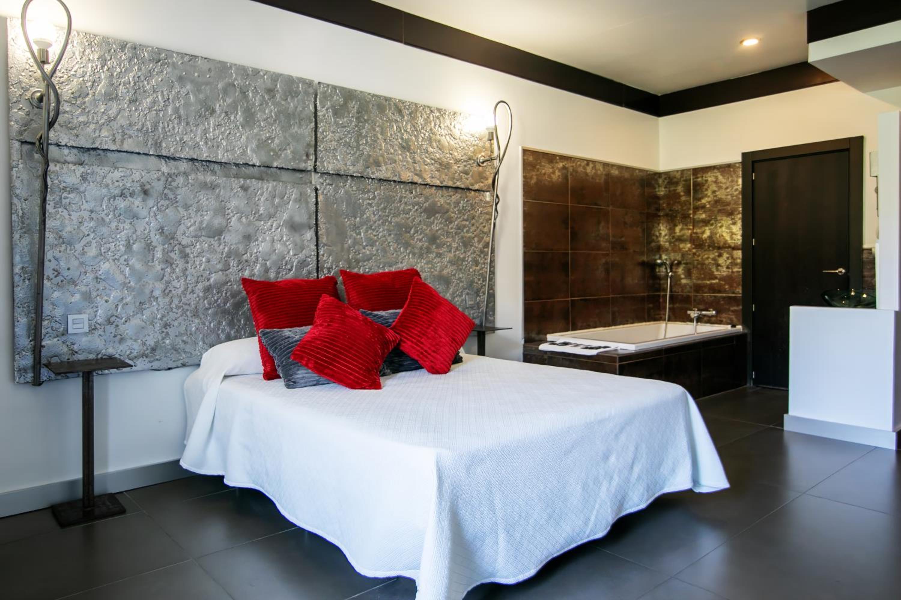 Standard King Room photo 3