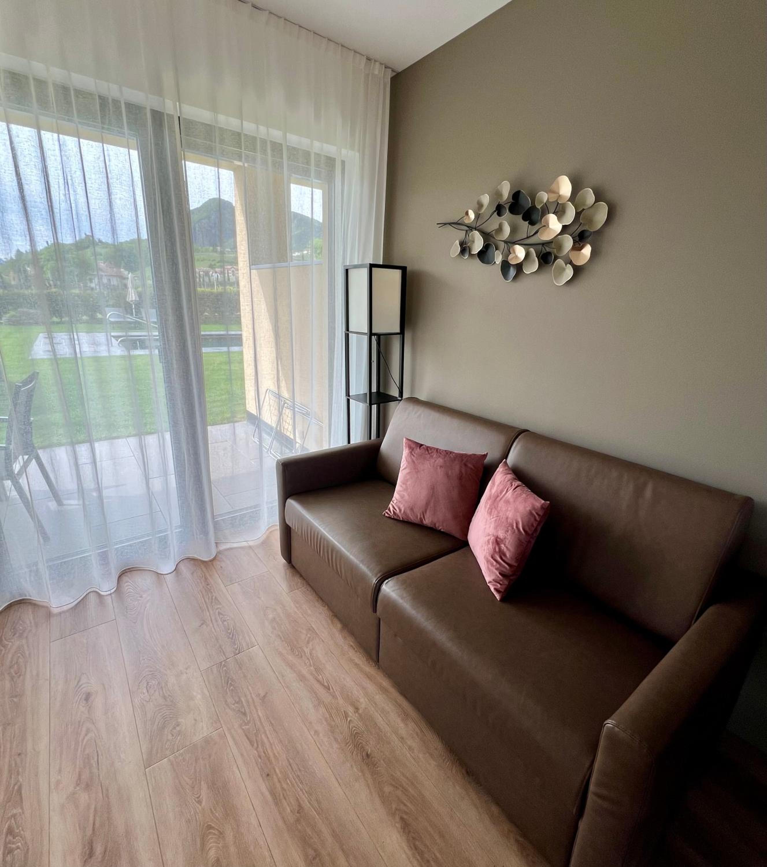 Apartment with Mountain View