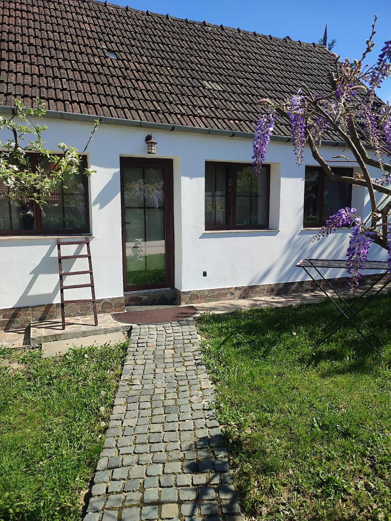 One-Bedroom House - Photo 29