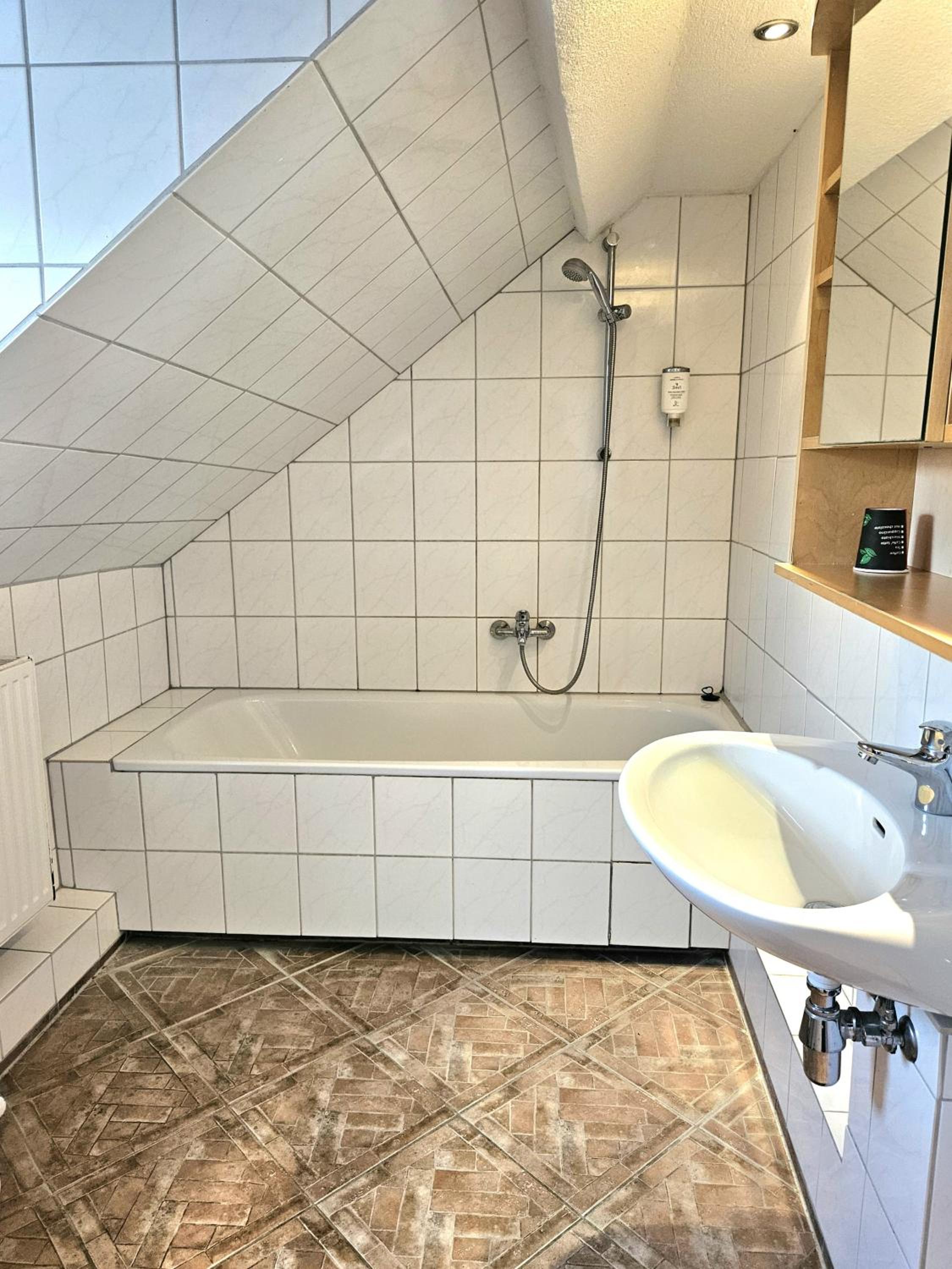 Economy Triple Room - Photo 2