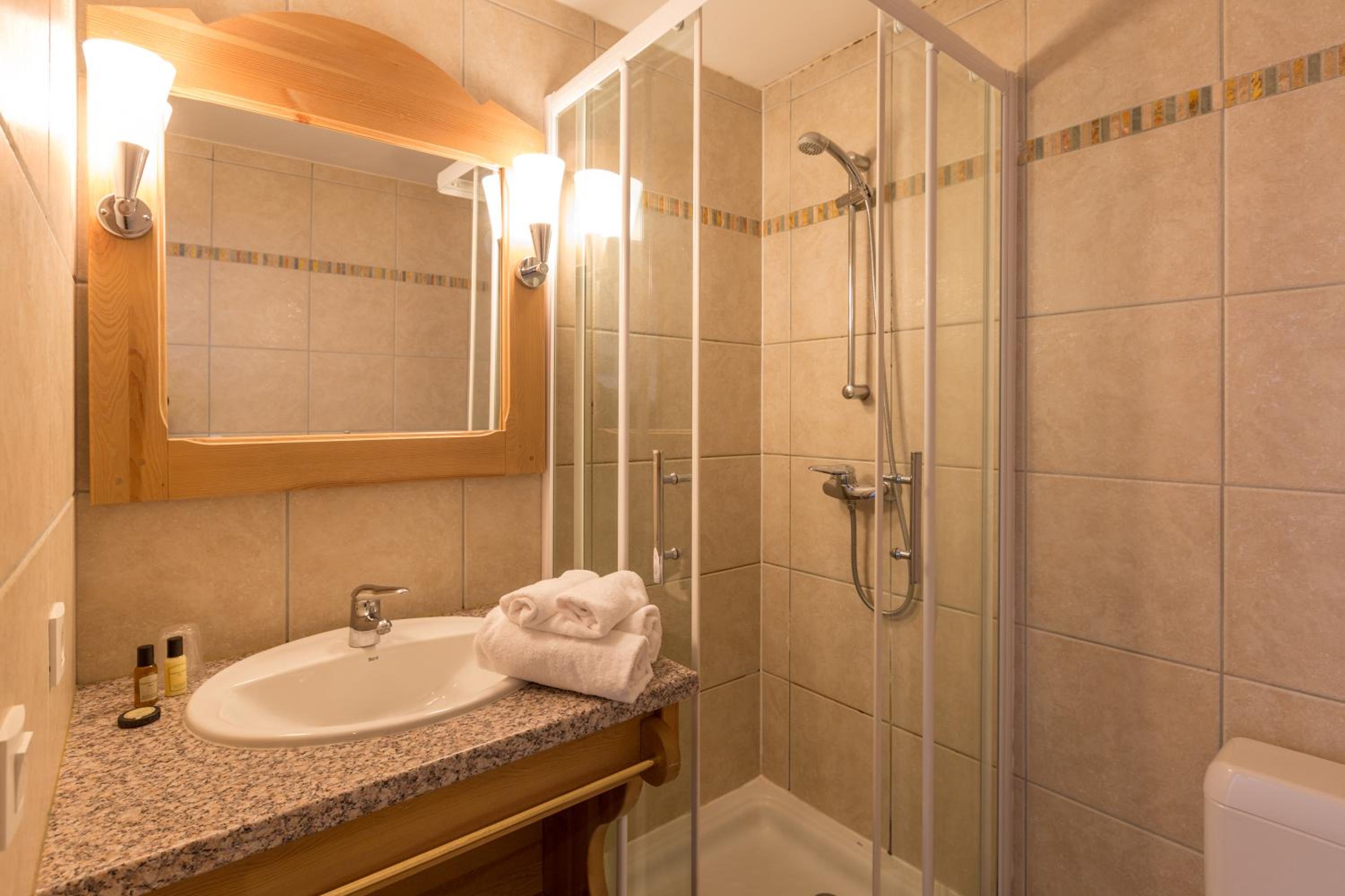 4 Room Apartment 8 People photo 2
