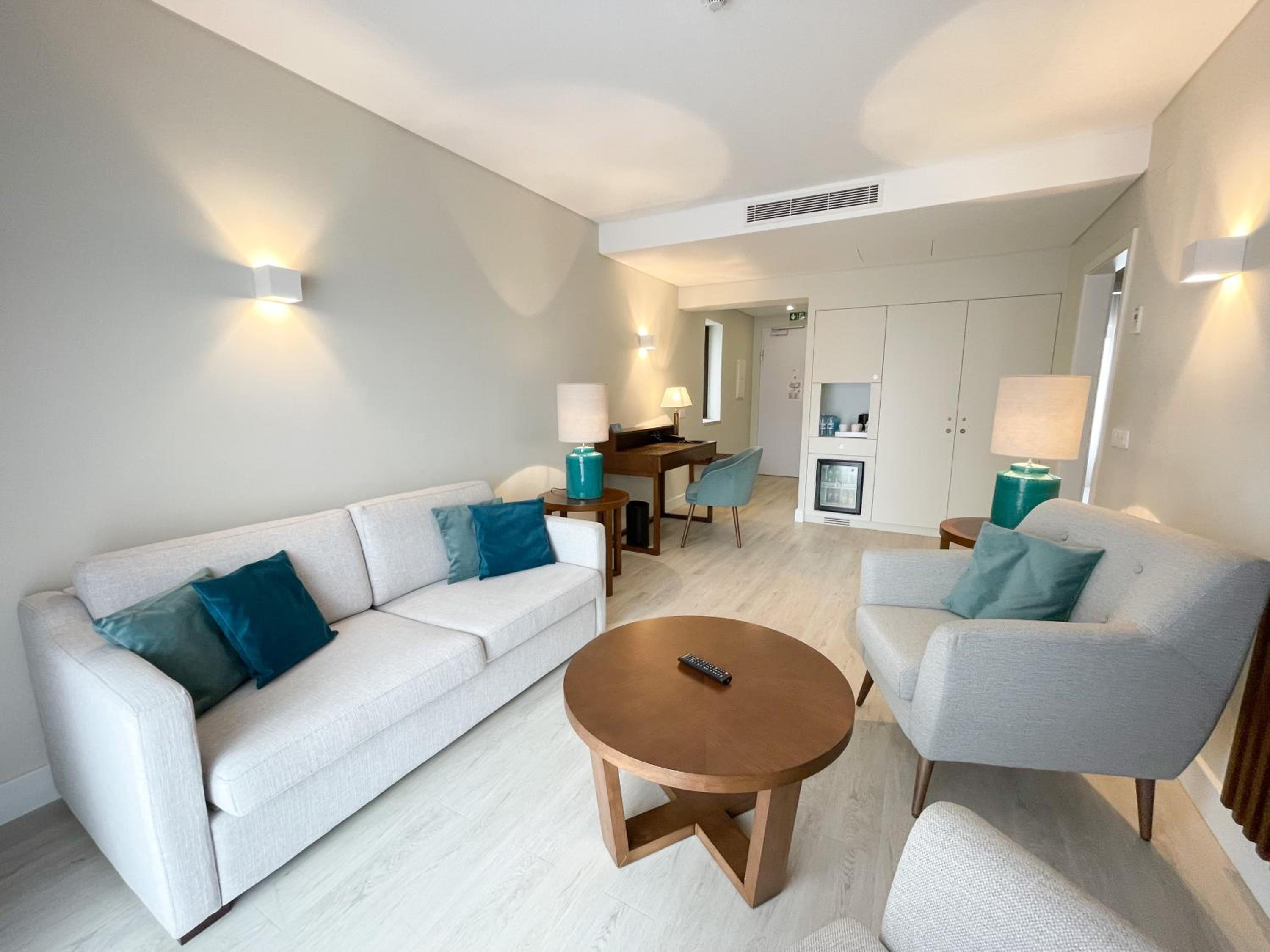 2 Bedroom Suite with Terrace - Photo 7